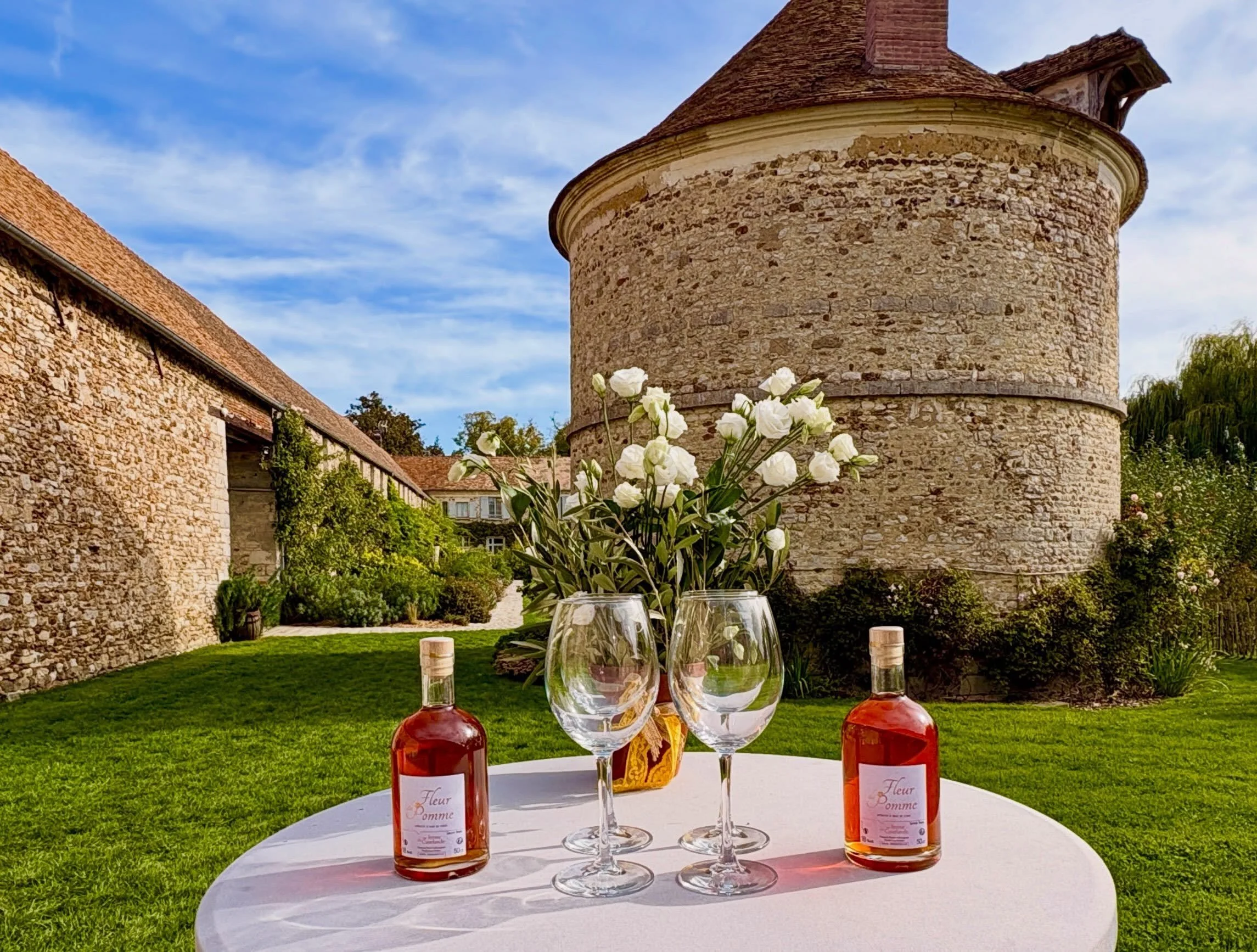 Chez Arostia R&eacute;ception, le brunch du lendemain est tout aussi important que le jour J. ✨
Un dernier moment chaleureux et gourmand pour prolonger la magie, entour&eacute; de ceux que vous aimez. 🤍