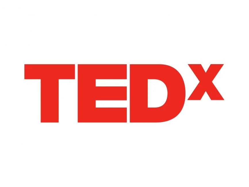TEDx Logo in roter Schrift auf weißem Hintergrund