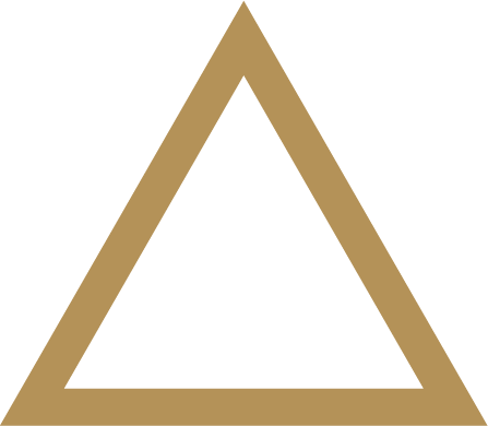 Triangolo dorato con sfondo nero.