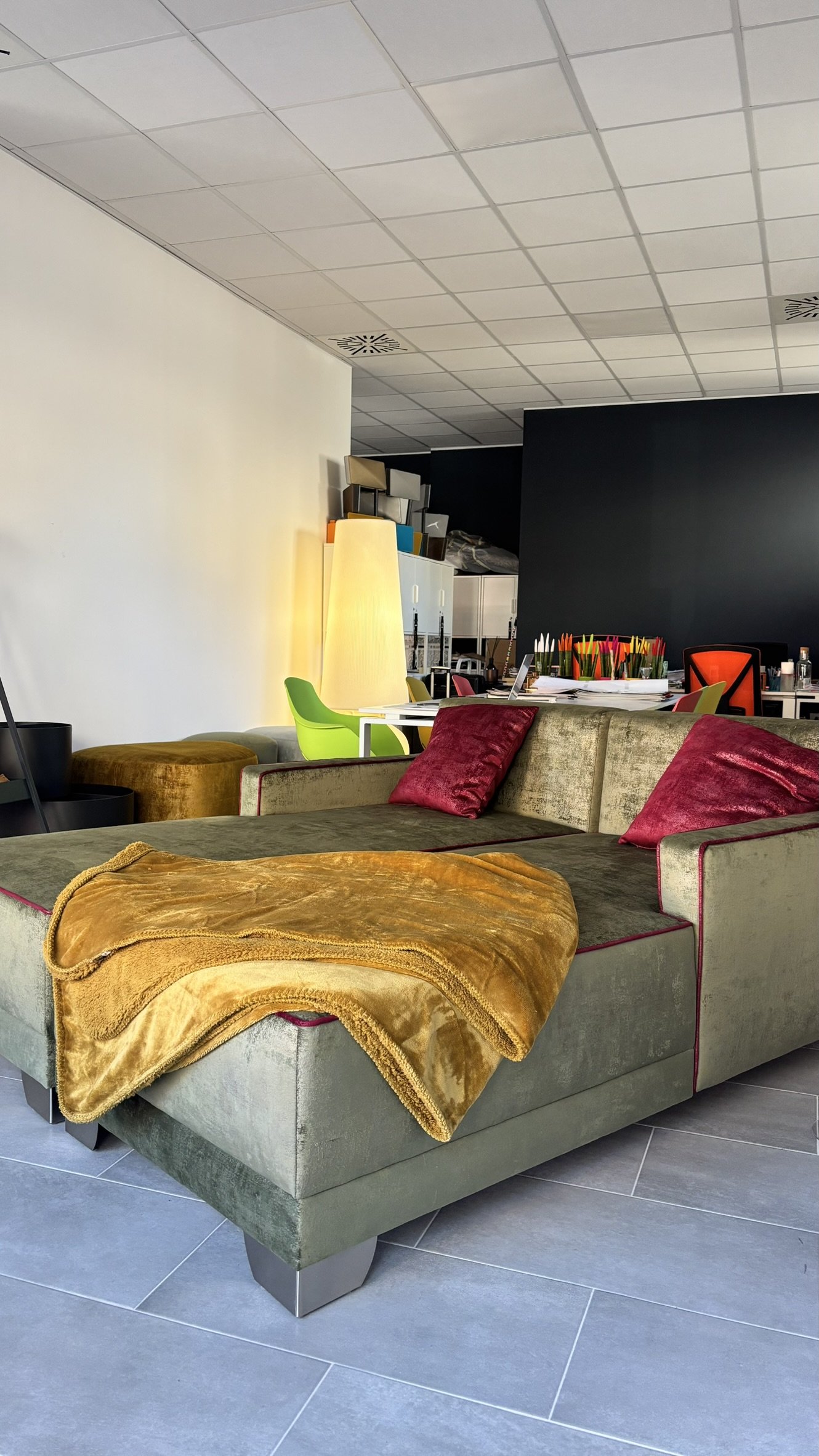 Showroom Design LOID