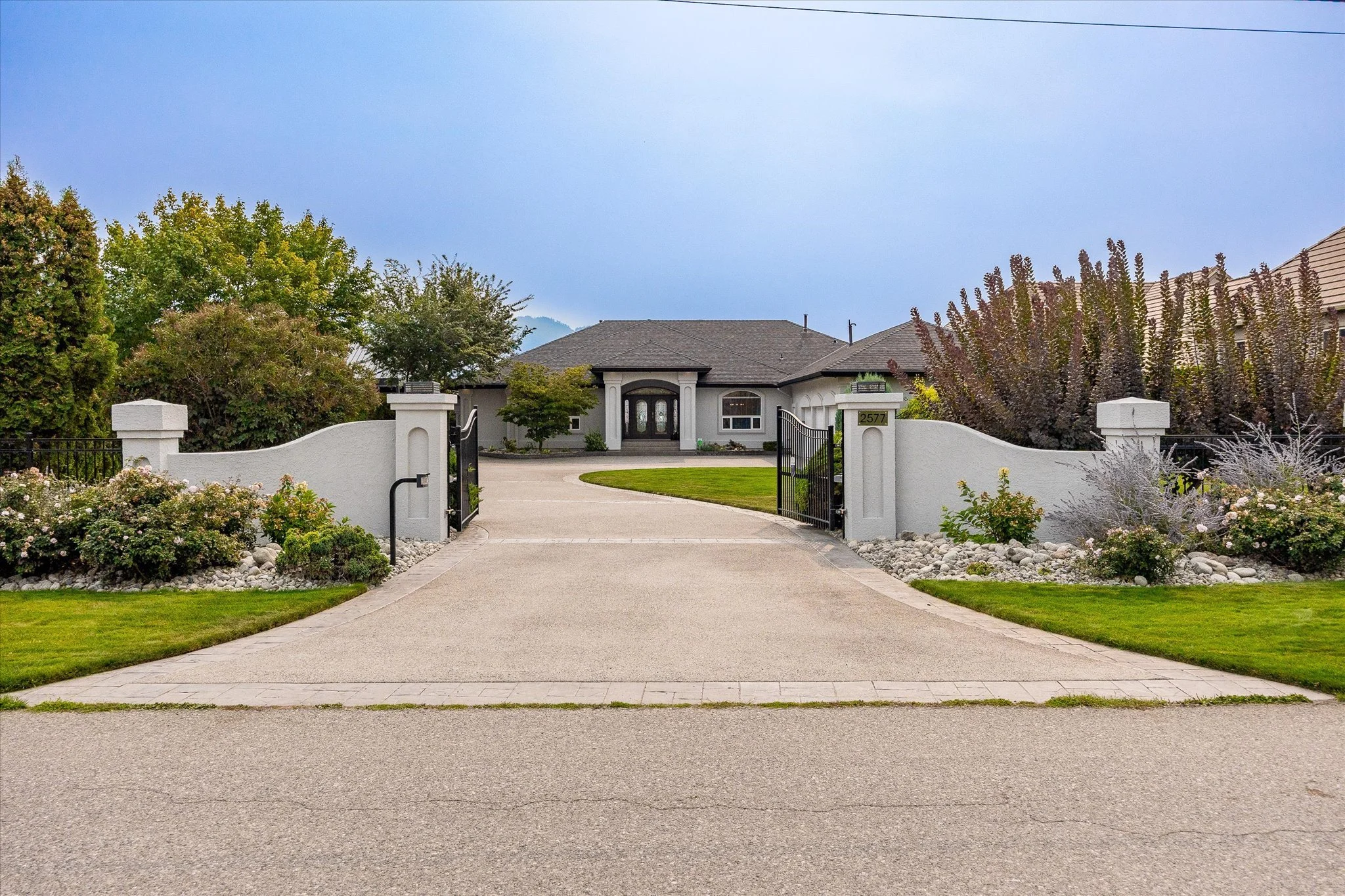 26-2577 Whitworth Rd-1002.jpg