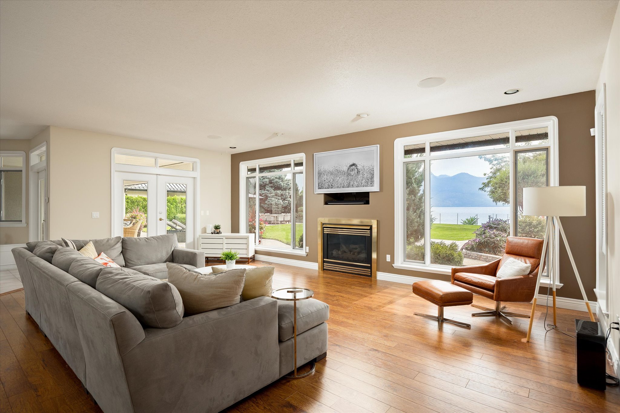 32-2577 Whitworth Rd-1008.jpg