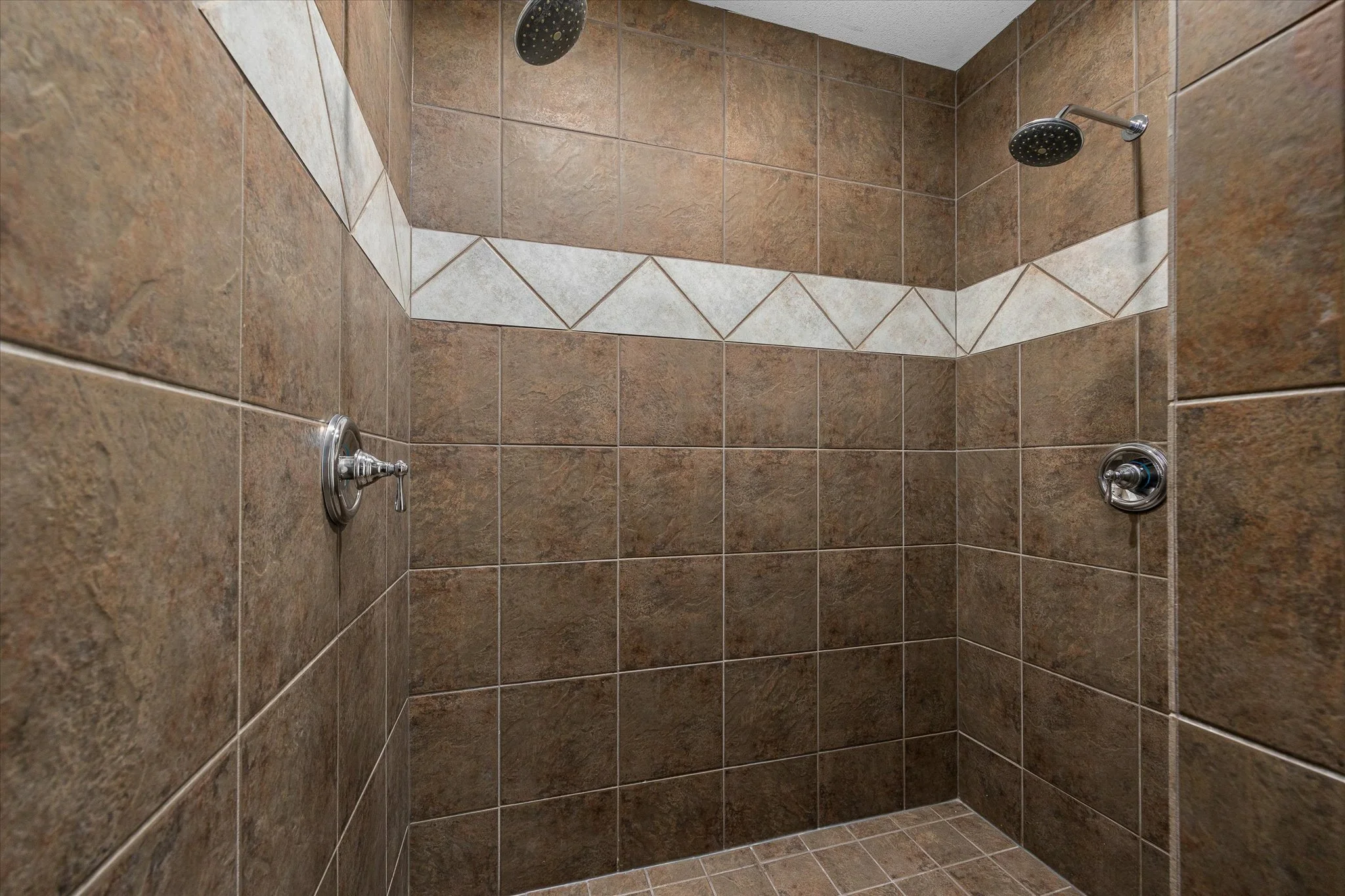 32-1581 Gregory Rd-1032.jpg