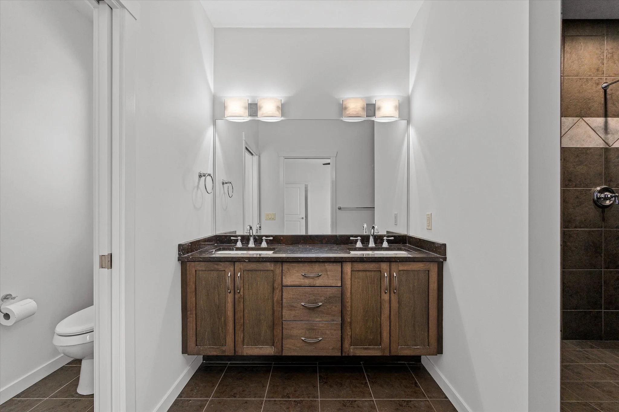 31-1581 Gregory Rd-1031.jpg