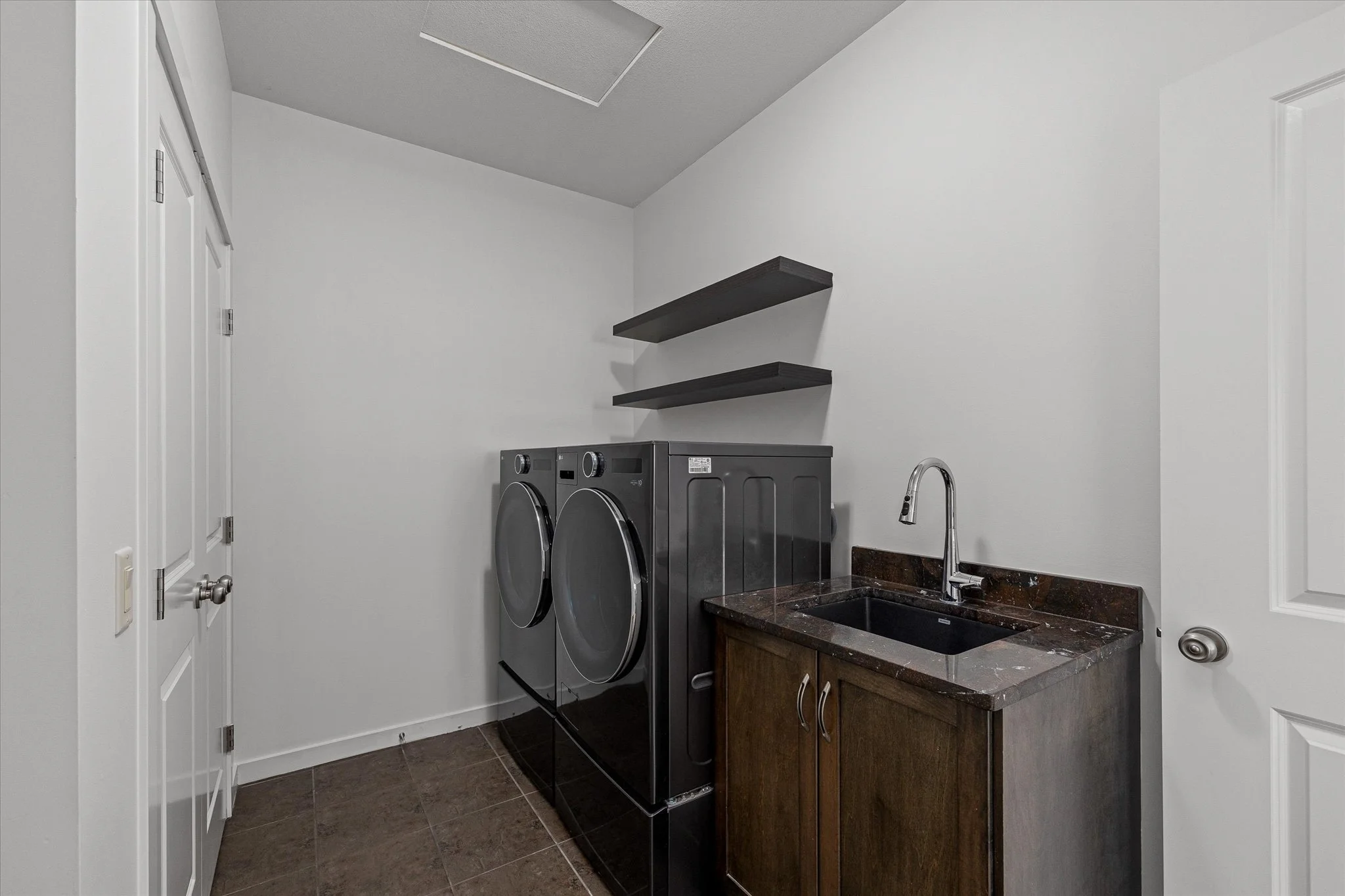 36-1581 Gregory Rd-1036.jpg