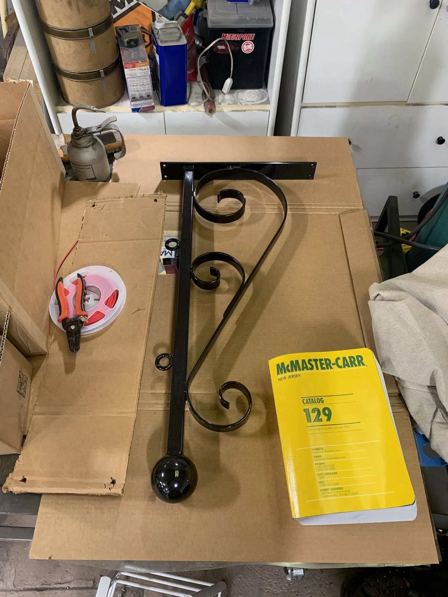Scroll bracket