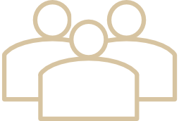 Drei stilisierte Personen, die eine Gruppe bilden.