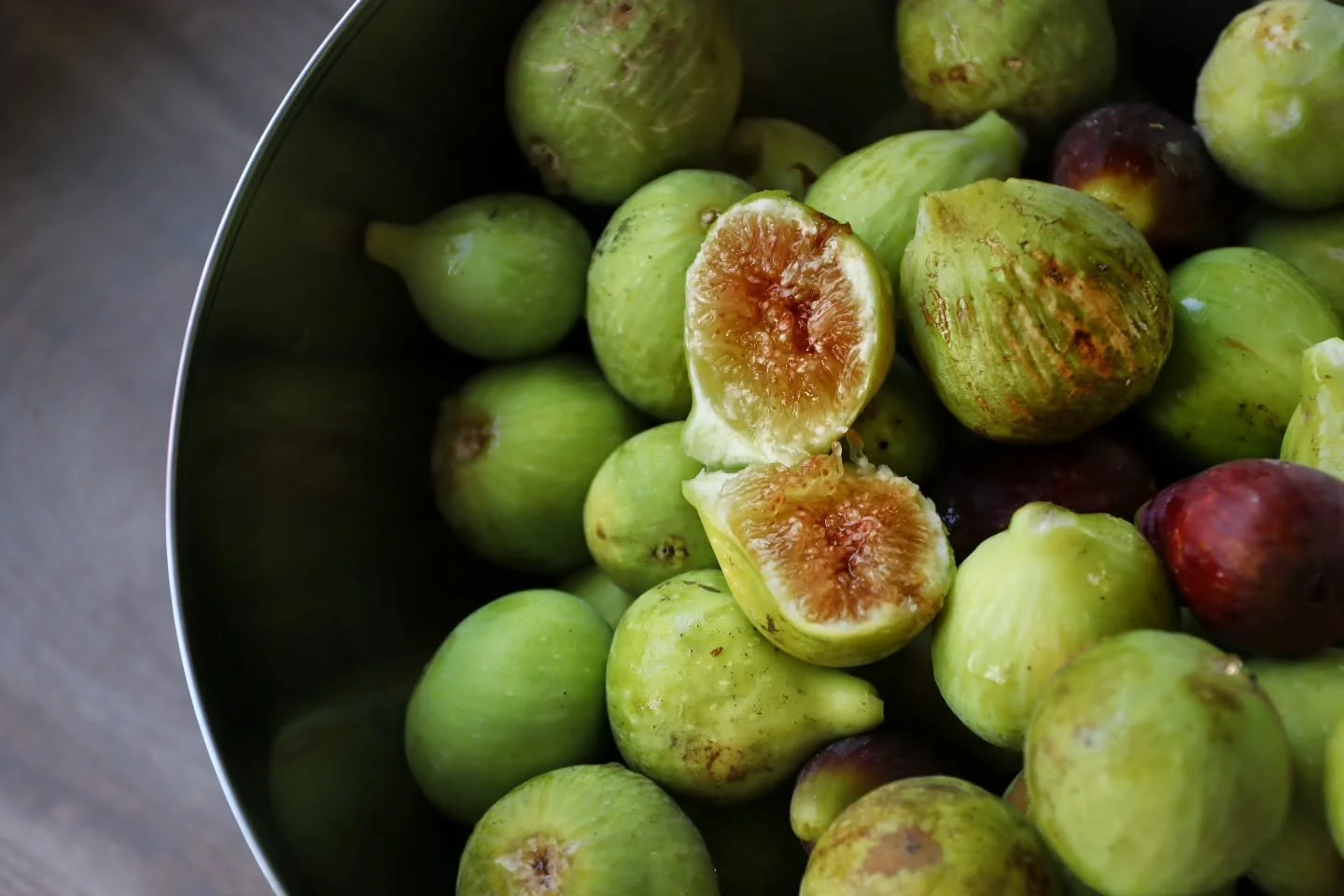 Les figues dans toutes leur fra&icirc;cheur. 3 kg de bonheur !

#foodporn
