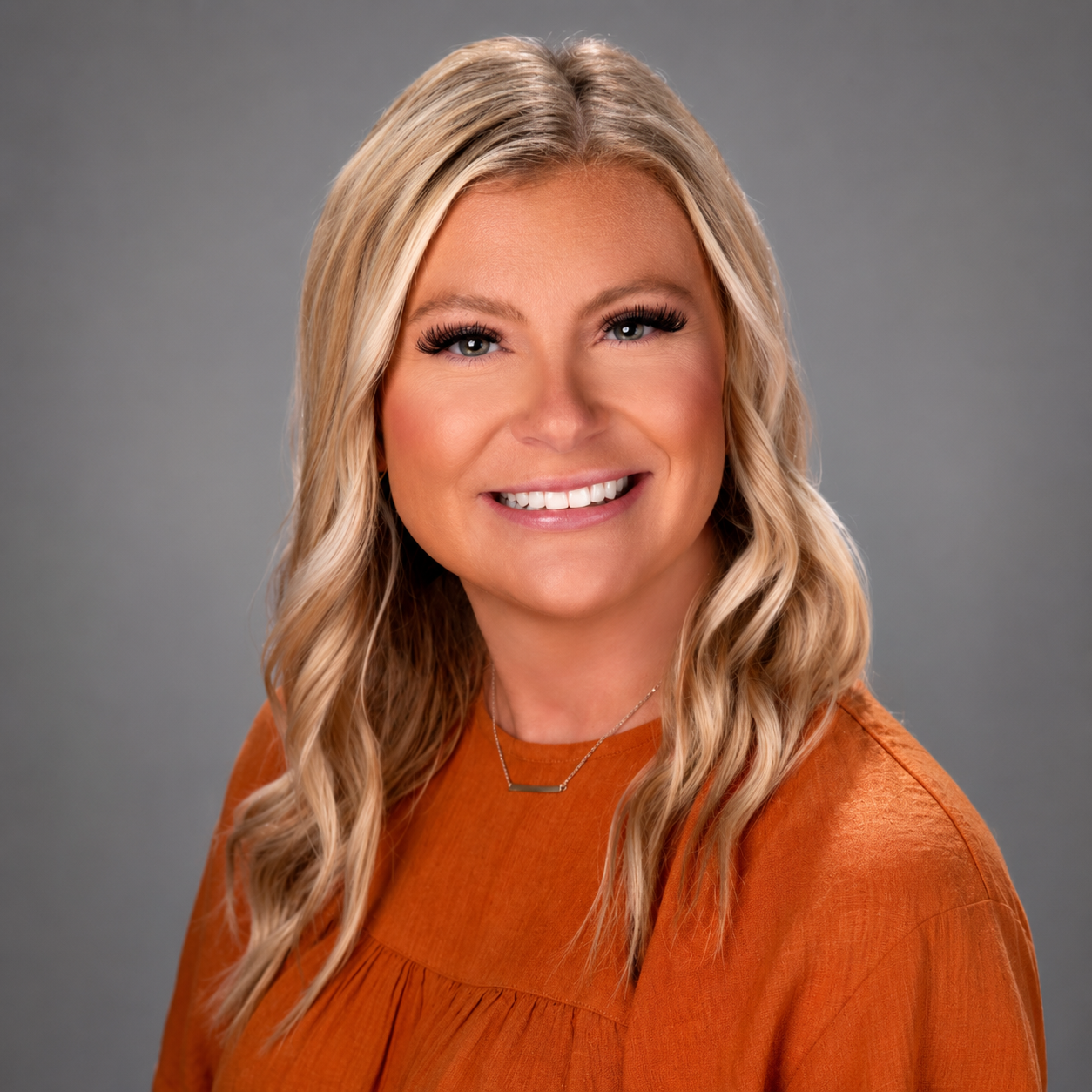 Headshot of Aly Cesar, business representative of Mid-Missouri Bank and member of the Willard Area Chamber of Commerce