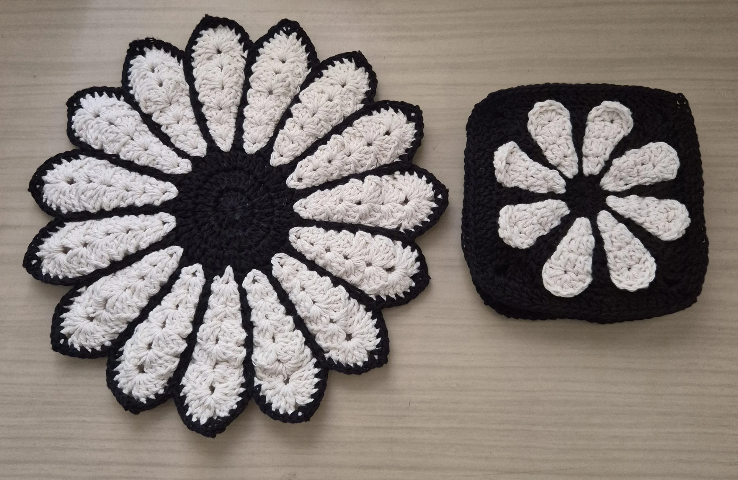 Daisy Coaster and Potholder Set