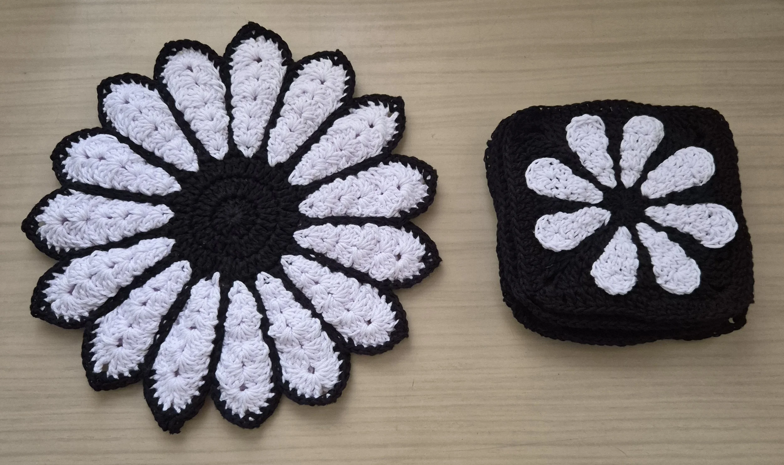 Daisy Coaster and Potholder Set