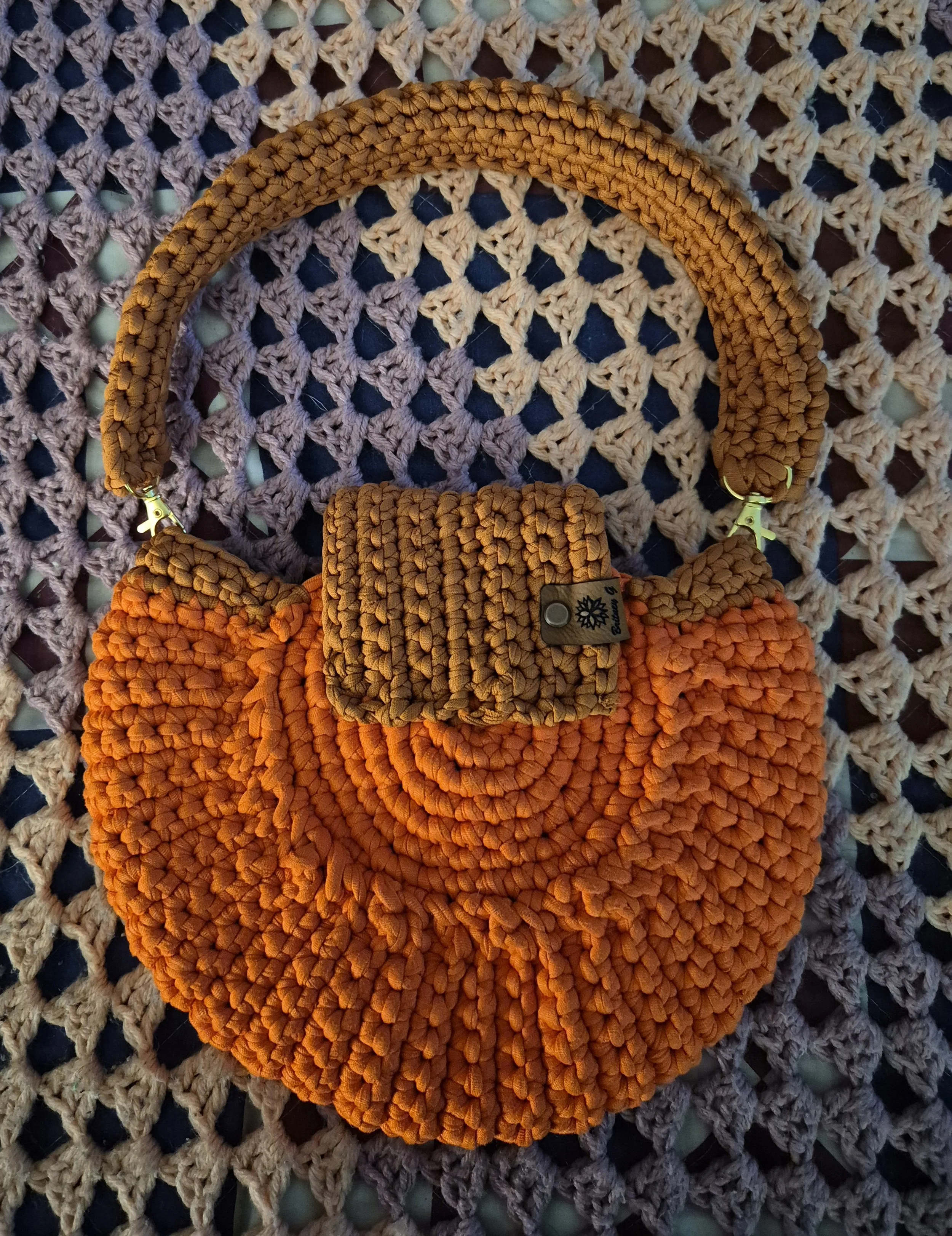 orange oreo handbag (back).jpg