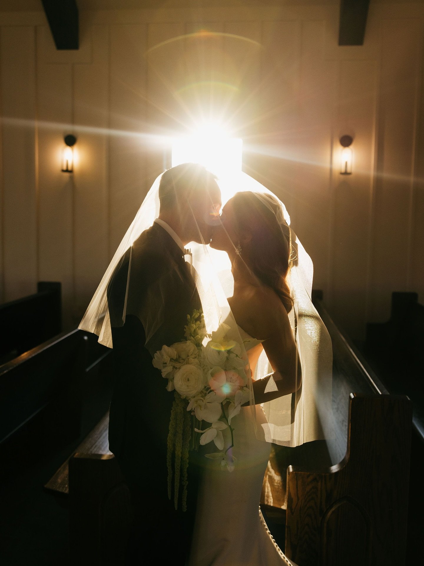 When the aesthetic feels like a warm hug 
&bull;
Venue | @birchwoodtn 
Photography | @melinamassephoto 
&bull;
&bull;
&bull;
#florist #flowers #bouquet #wedding #flower #flowershop #flowerstagram #flowerarrangement #flowersofinstagram #love #weddingf