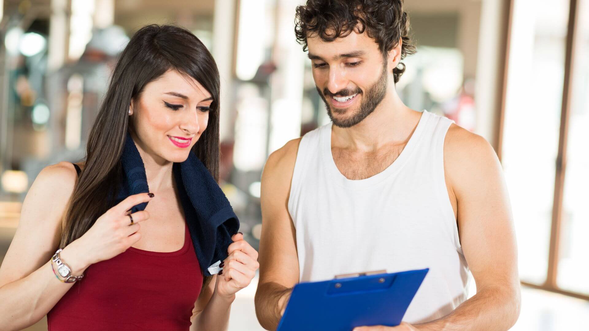 personal trainer explaining stuff to his client