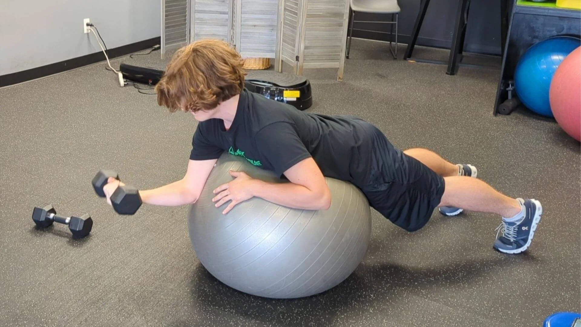 personal trainer in troy michigan showing how to do an exercise