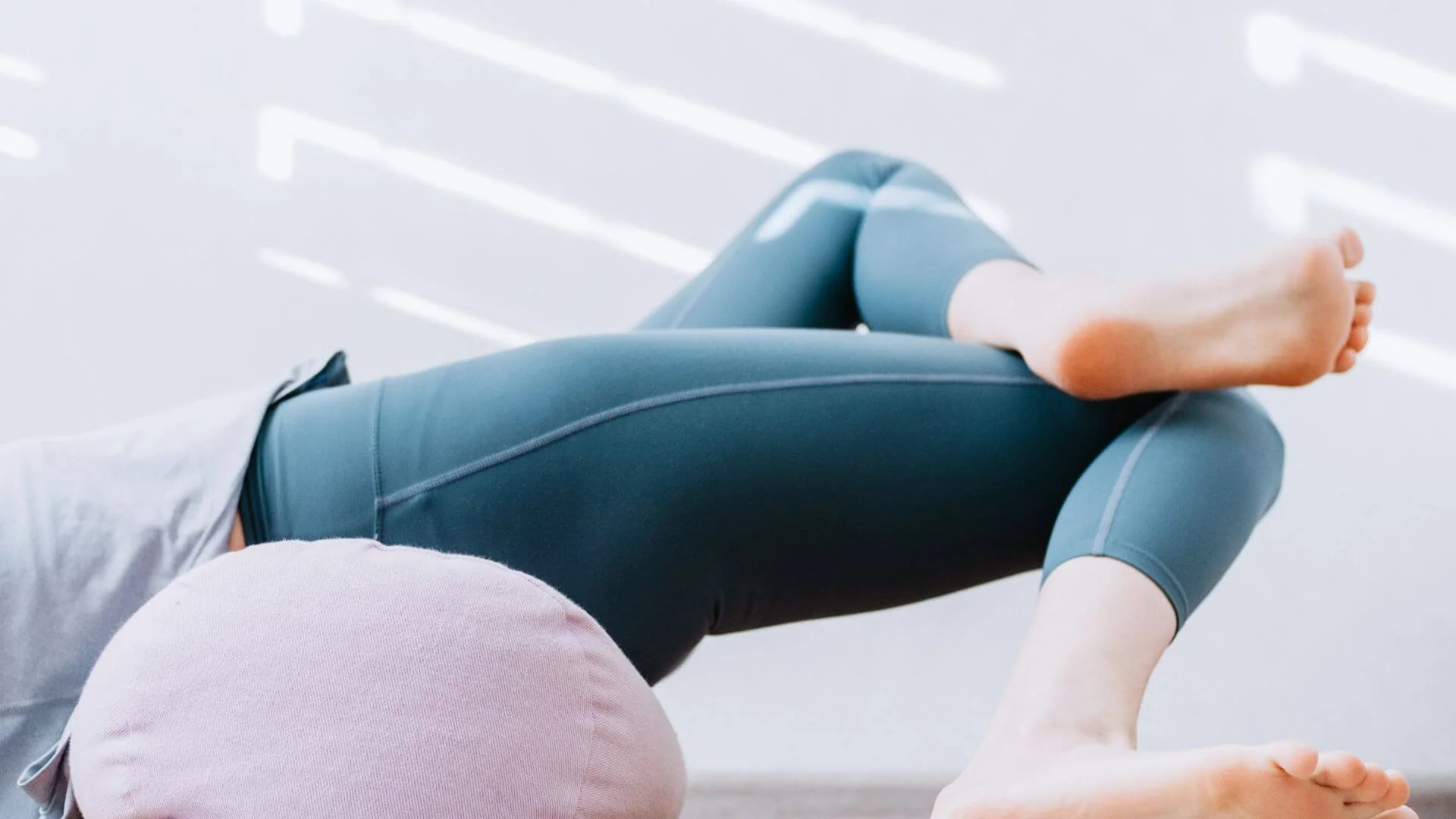 woman doing hip mobility exercises to help relieve pain