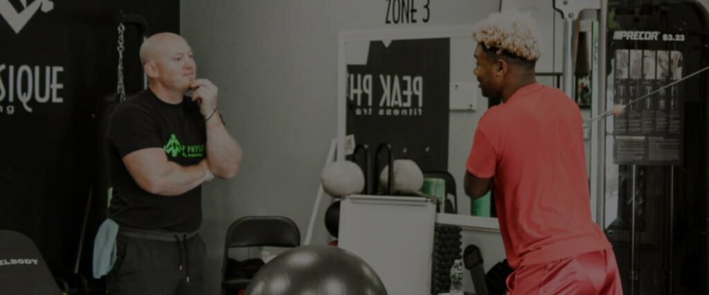 personal trainer and client talk about knee pain