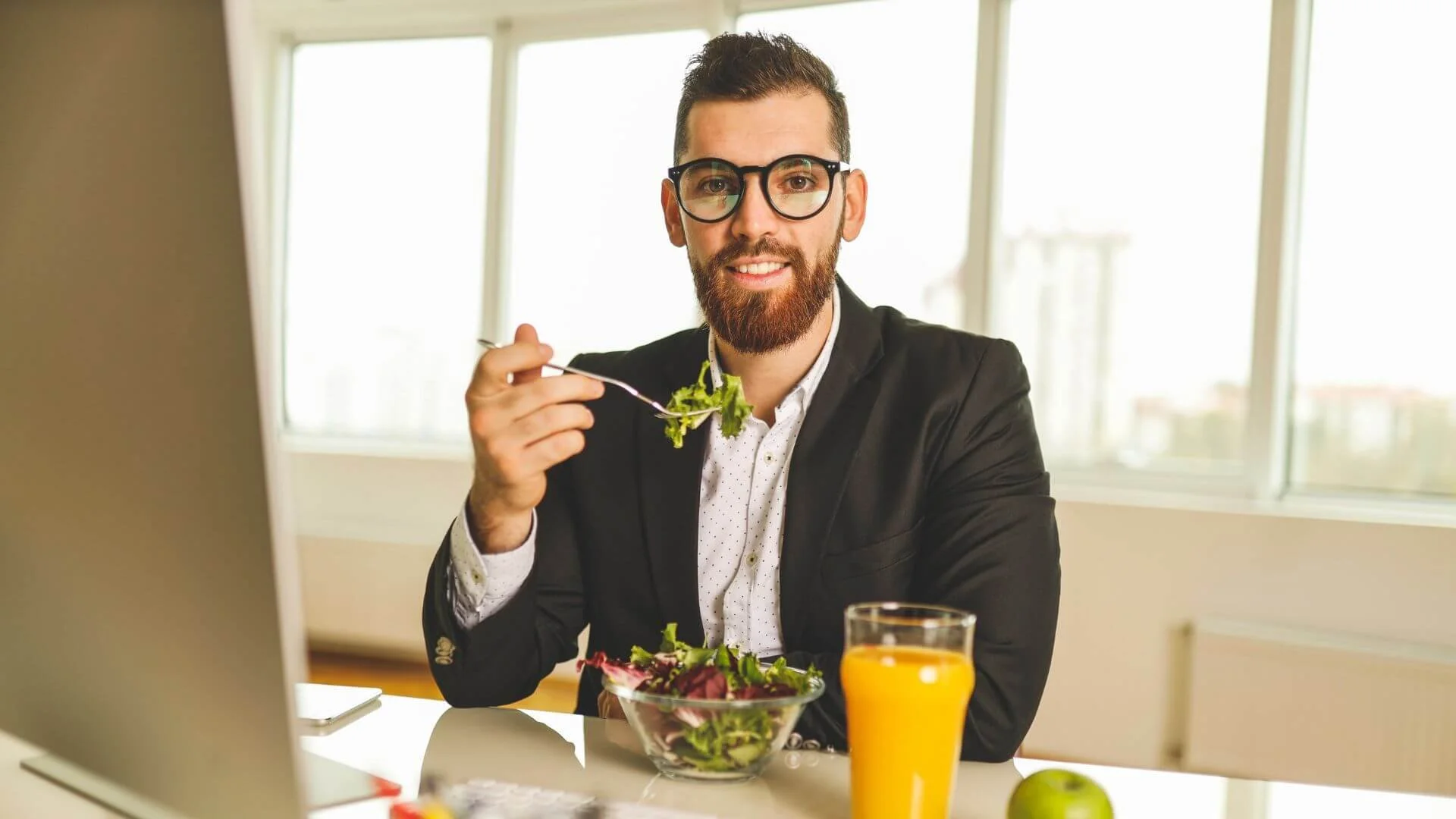 man eating healthy to make sure he stays on track with his weight loss goals