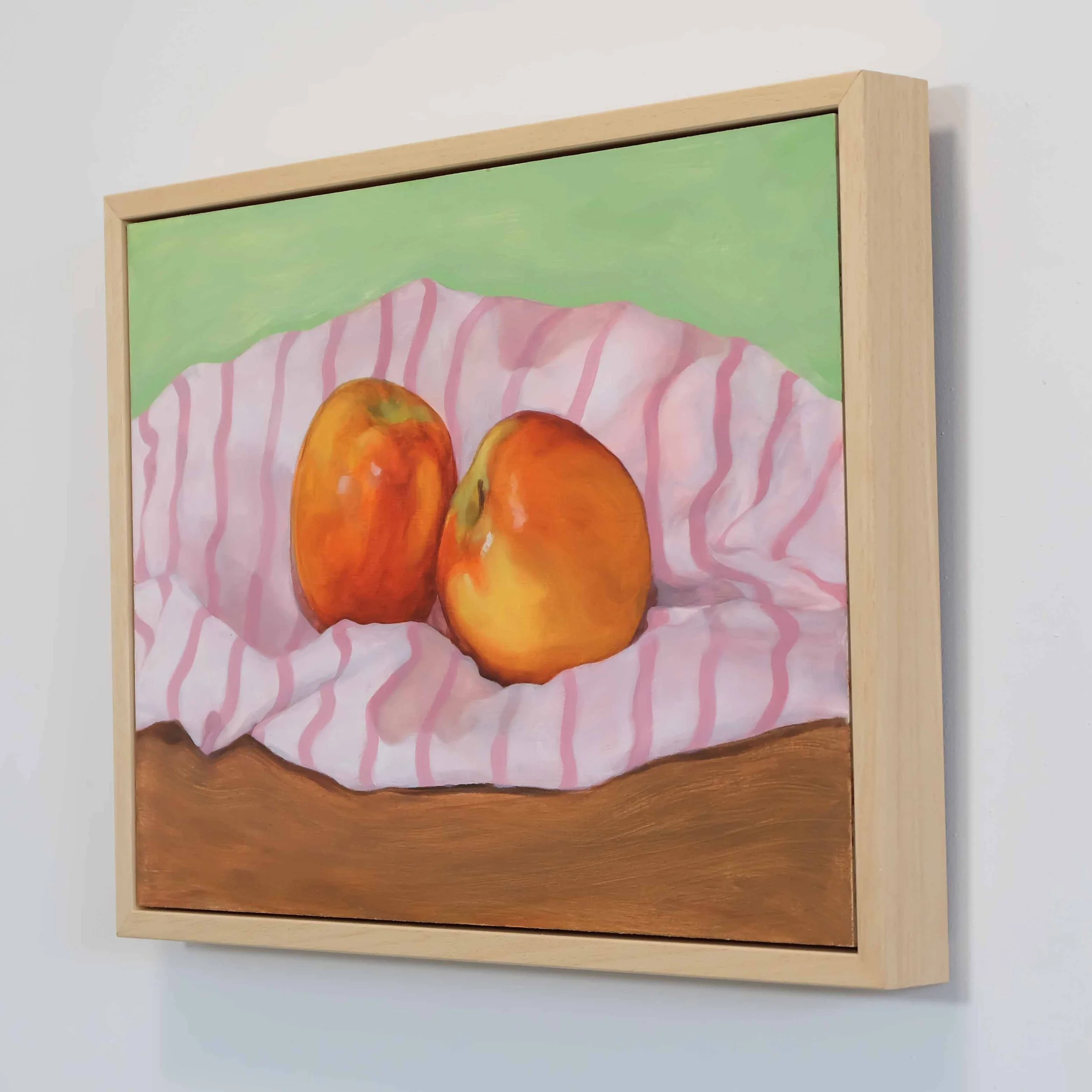 Orange-apples-pink-stripes-angle_web.jpg