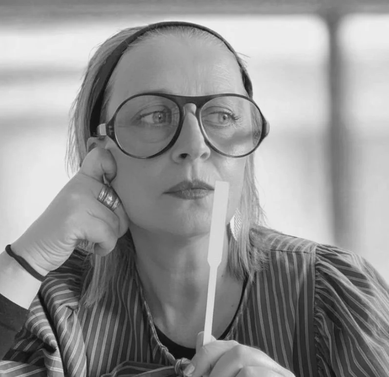 NARCISSA PS private fragrance consultant evaluating scent strips