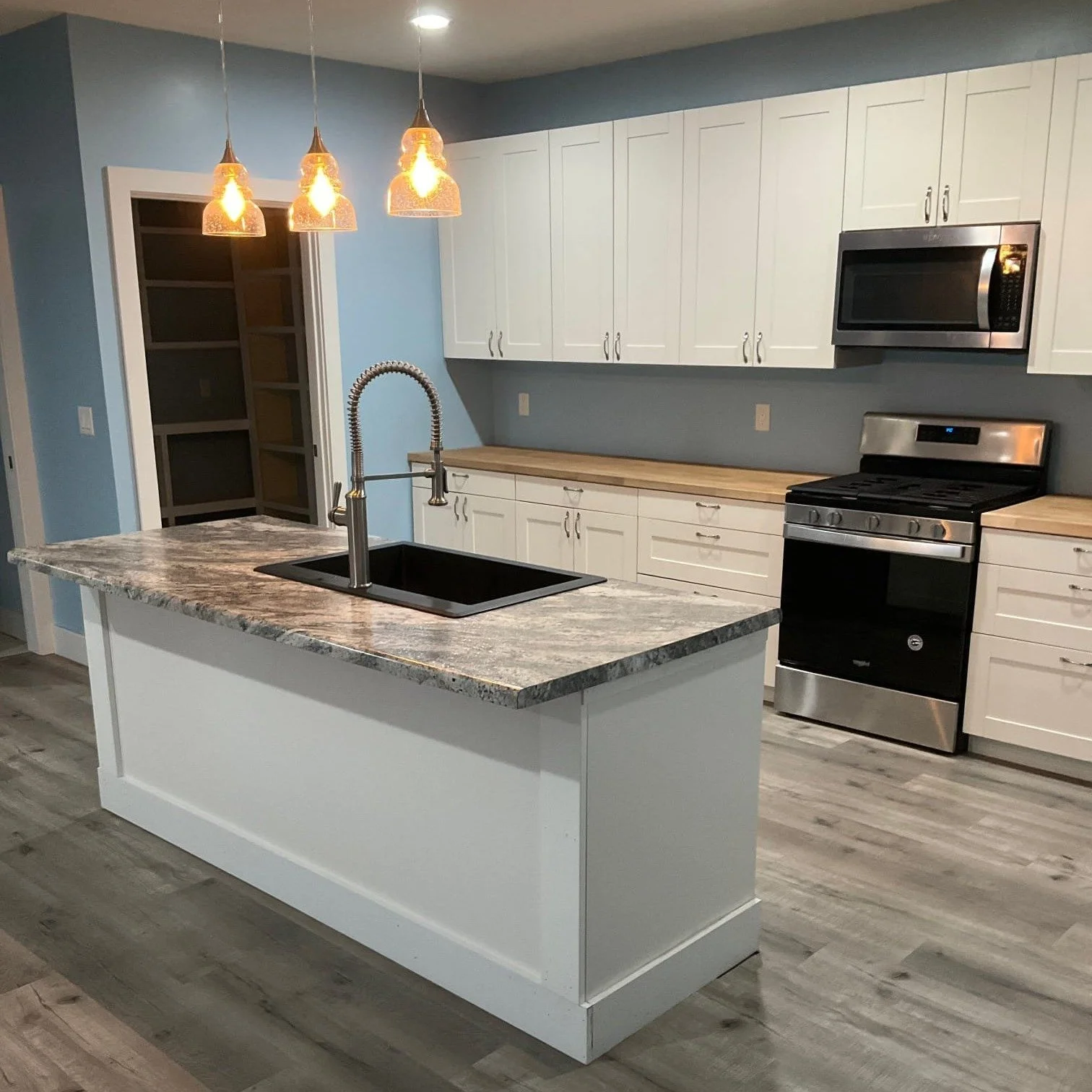 Modern kitchen remodel with white cabinets and quartz countertops in Palm Harbor, FL