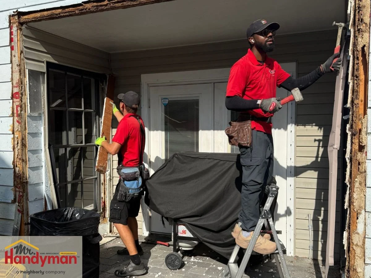 mr-handyman-exterior-repair-technicians-working.jpg