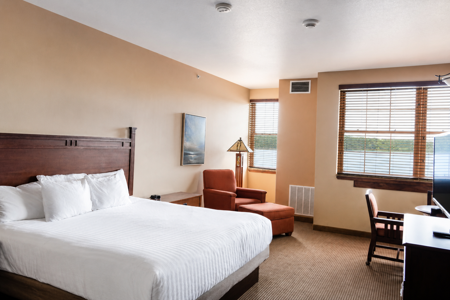 King Suite Lake View at Honey Creek Resort