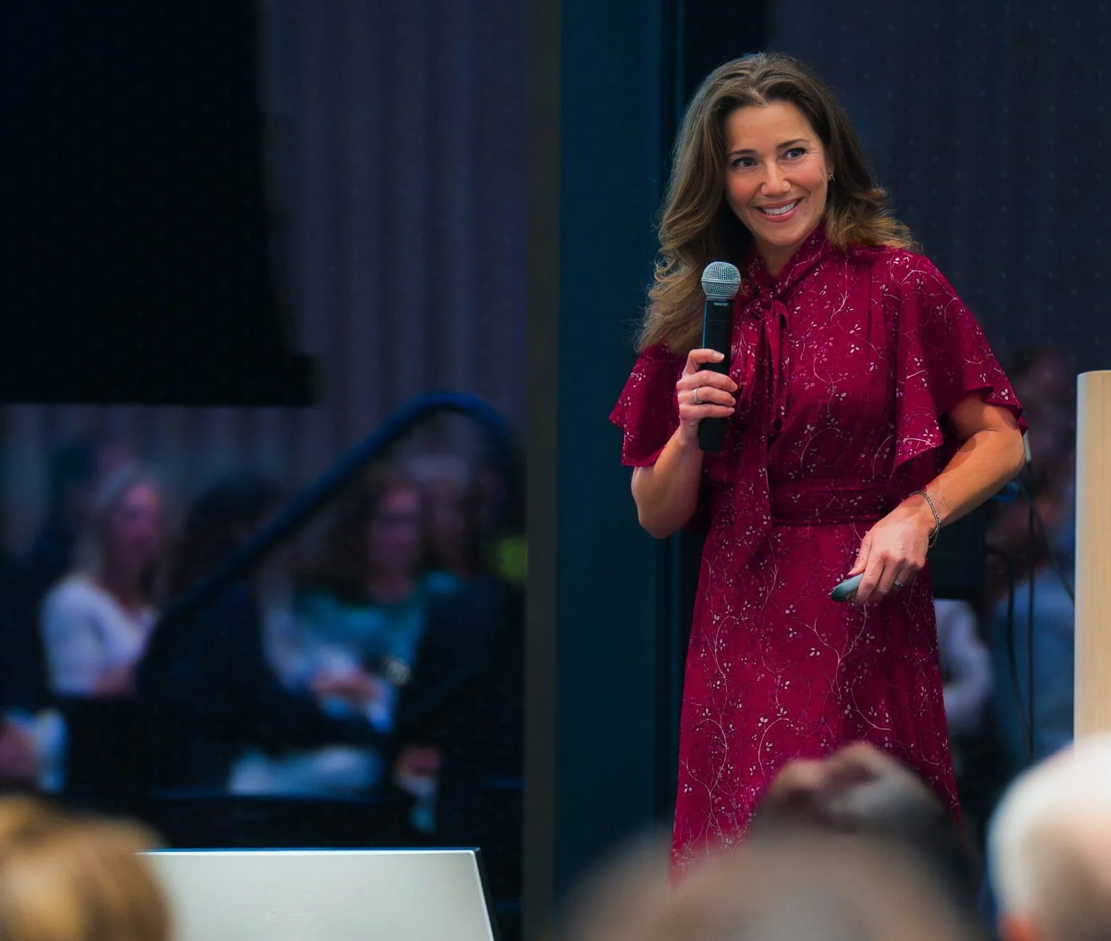 Image of Professor Betsy A. Miller delivering the keynote address on polarities at the Harvard Alumni Association's annual leadership meeting