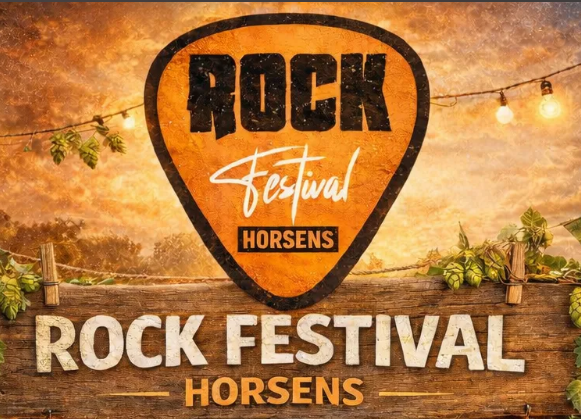 Plakater for et rockfestival i Horsens med en guitar pick form og tekst.