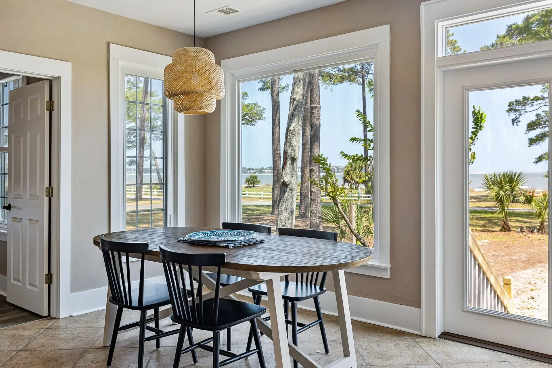 154-Eating-Area-1920w.webp