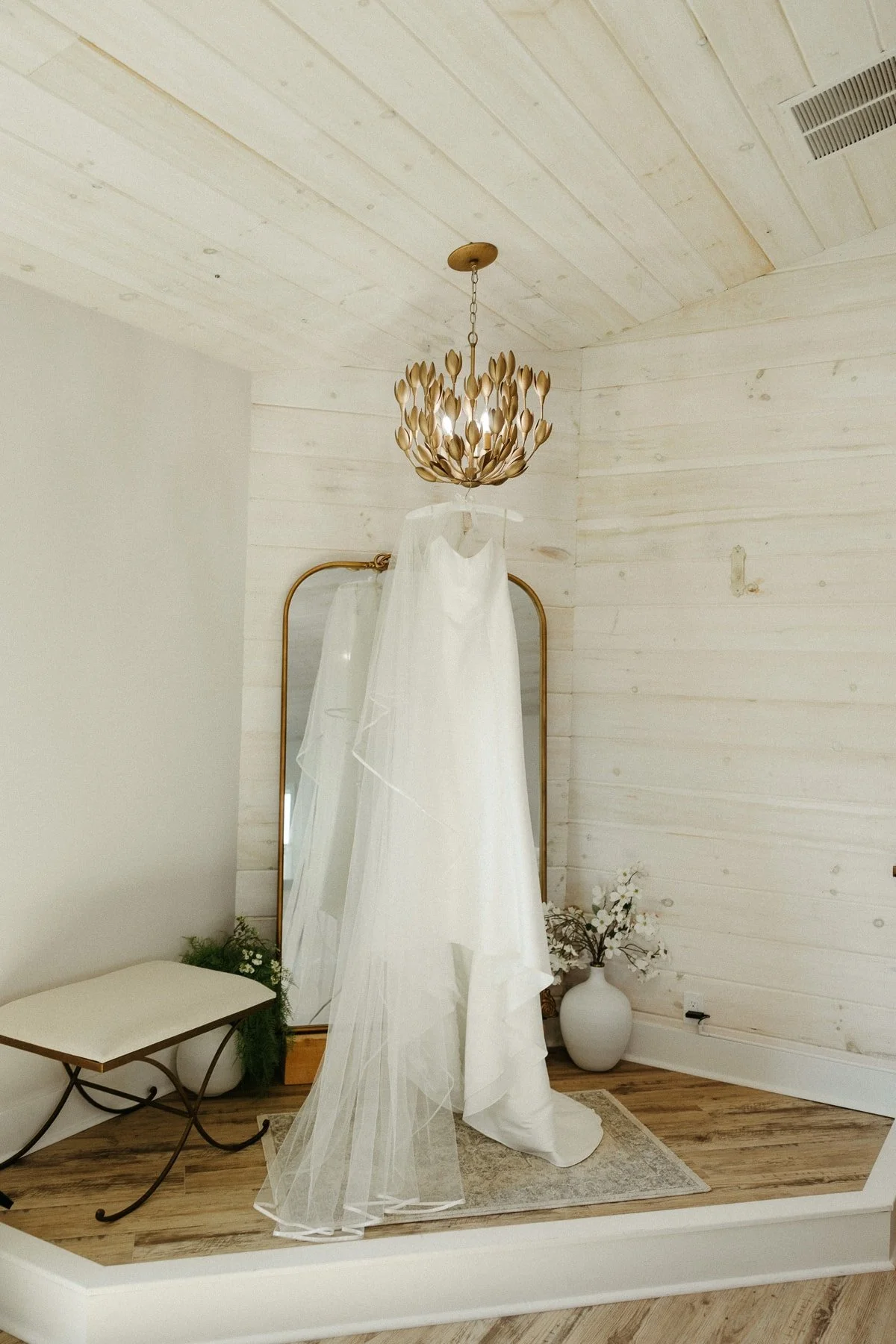 6827a04ca2db11c119fb8ae6_Bridal Suite (3).jpg