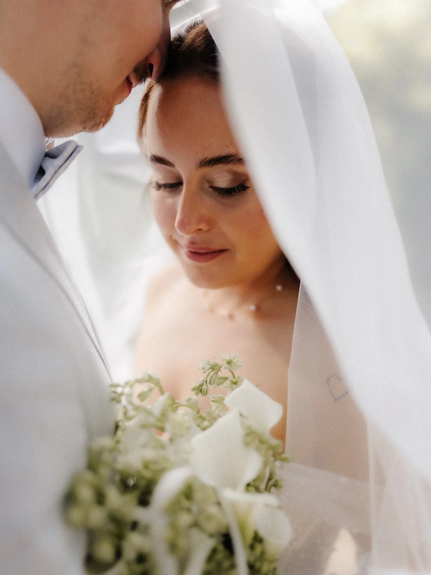 ✨ Milena &amp; Dimitri ✨
So viel N&auml;he, so viel W&auml;rme, so viel echtes Lachen. Diese beiden haben mir gezeigt, wie wundersch&ouml;n Liebe aussieht, wenn man sie einfach f&uuml;hlt und lebt.

Make-up: @j.g.makeupartist 💄flowers: @konzeptausli