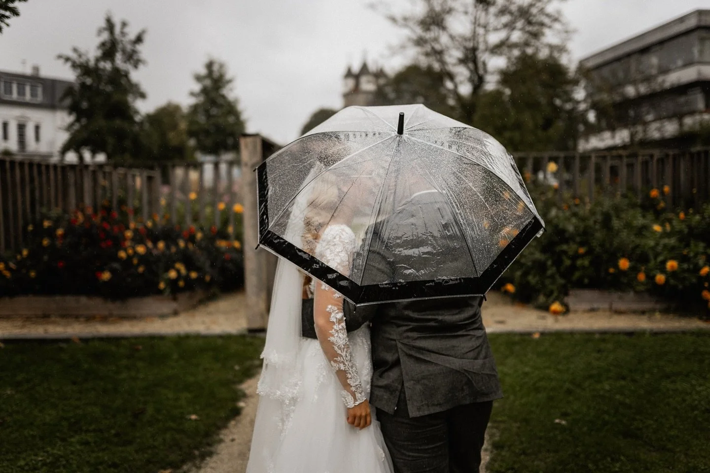 Die Hochzeit von Iwona und Marc hat mich mit ihrer Energie und Herzlichkeit einfach mitgerissen. Ihre polnisch-russische Tradition des Feierns war lebendig, laut und voller Lachen &ndash; ich habe jede Sekunde genossen. 🤍 Auch das Wetter konnte uns 