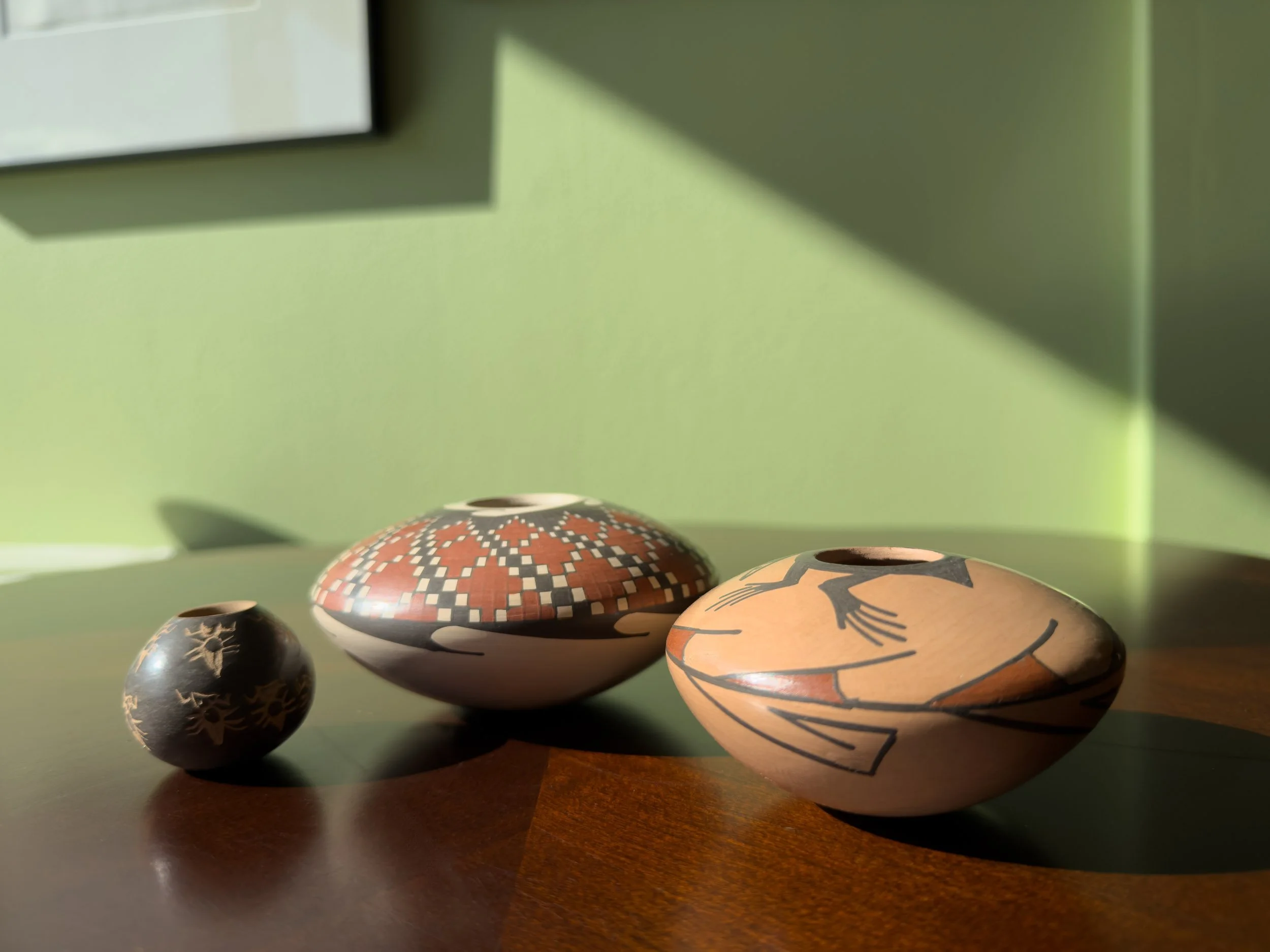 Collection of Mata Ortiz pottery pieces from Chihuahua Mexico on display, Evelyn's Emporium Saint Paul