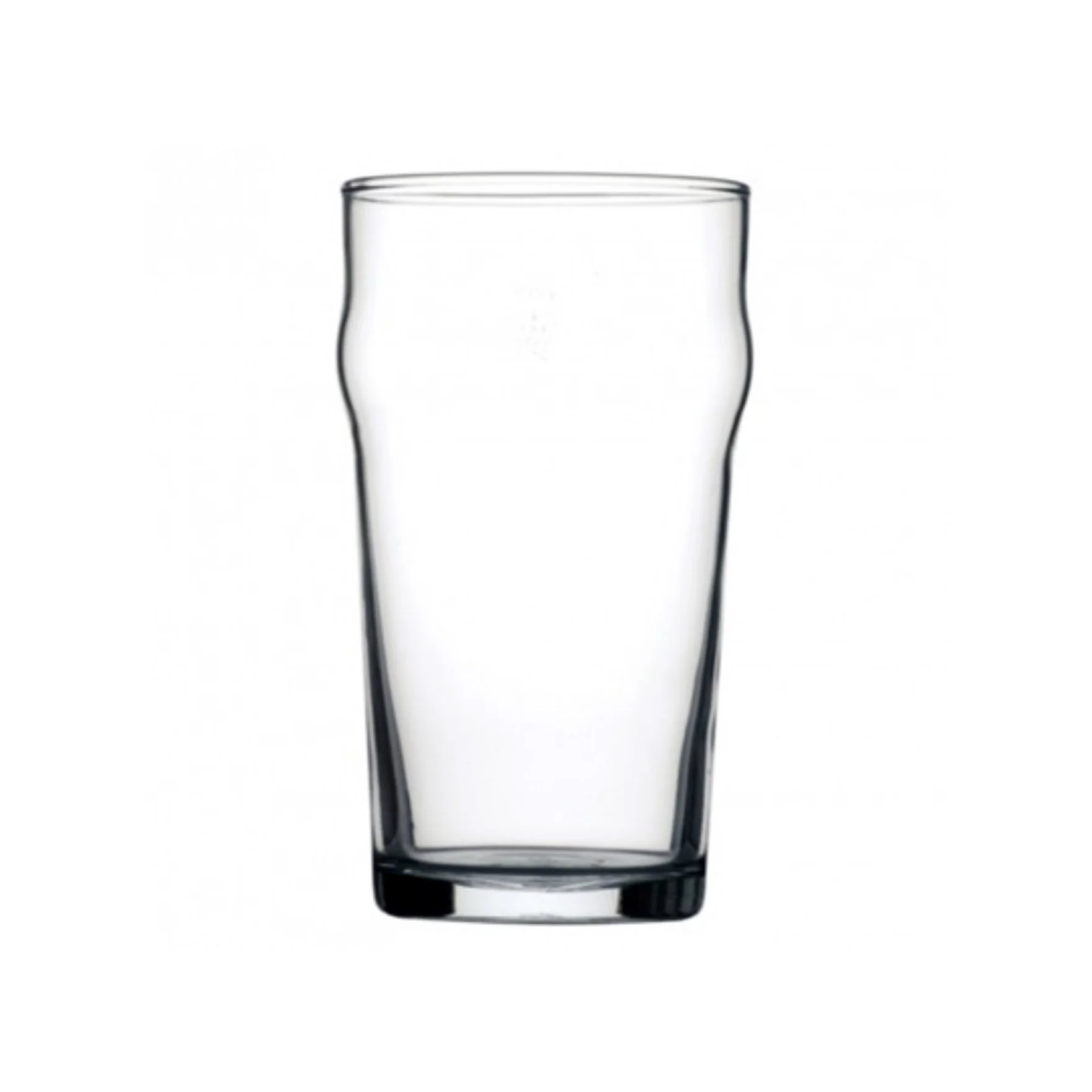 Un verre d'eau en verre transparent contre un fond blanc.