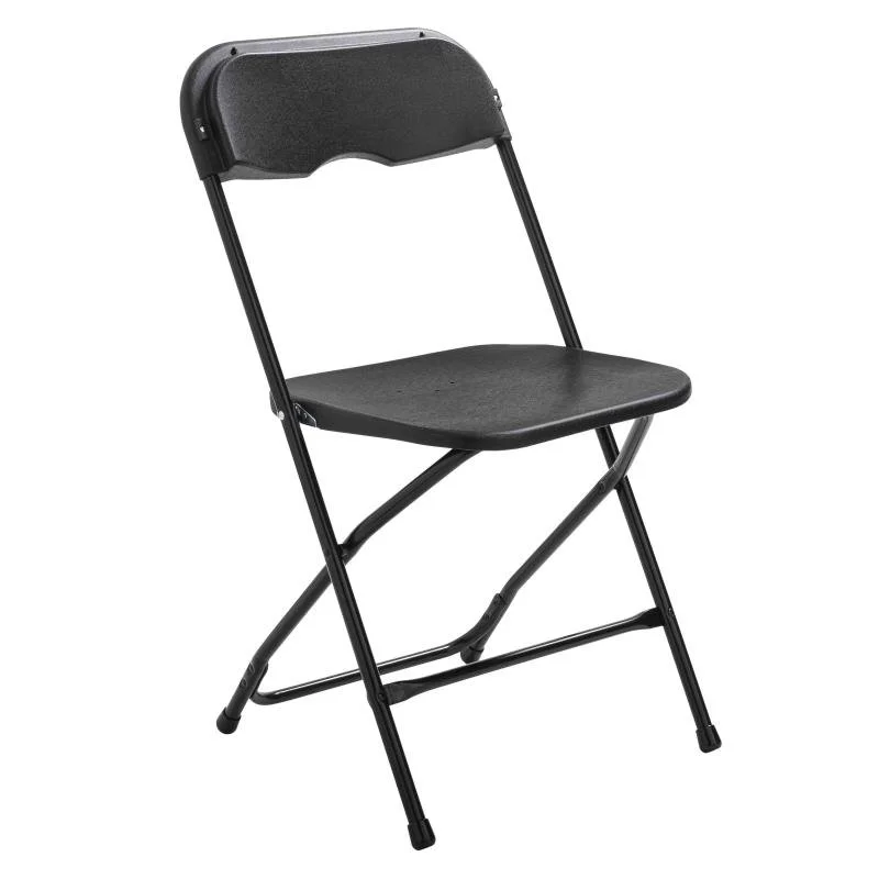 Chaise pliante noire en plastique et métal.