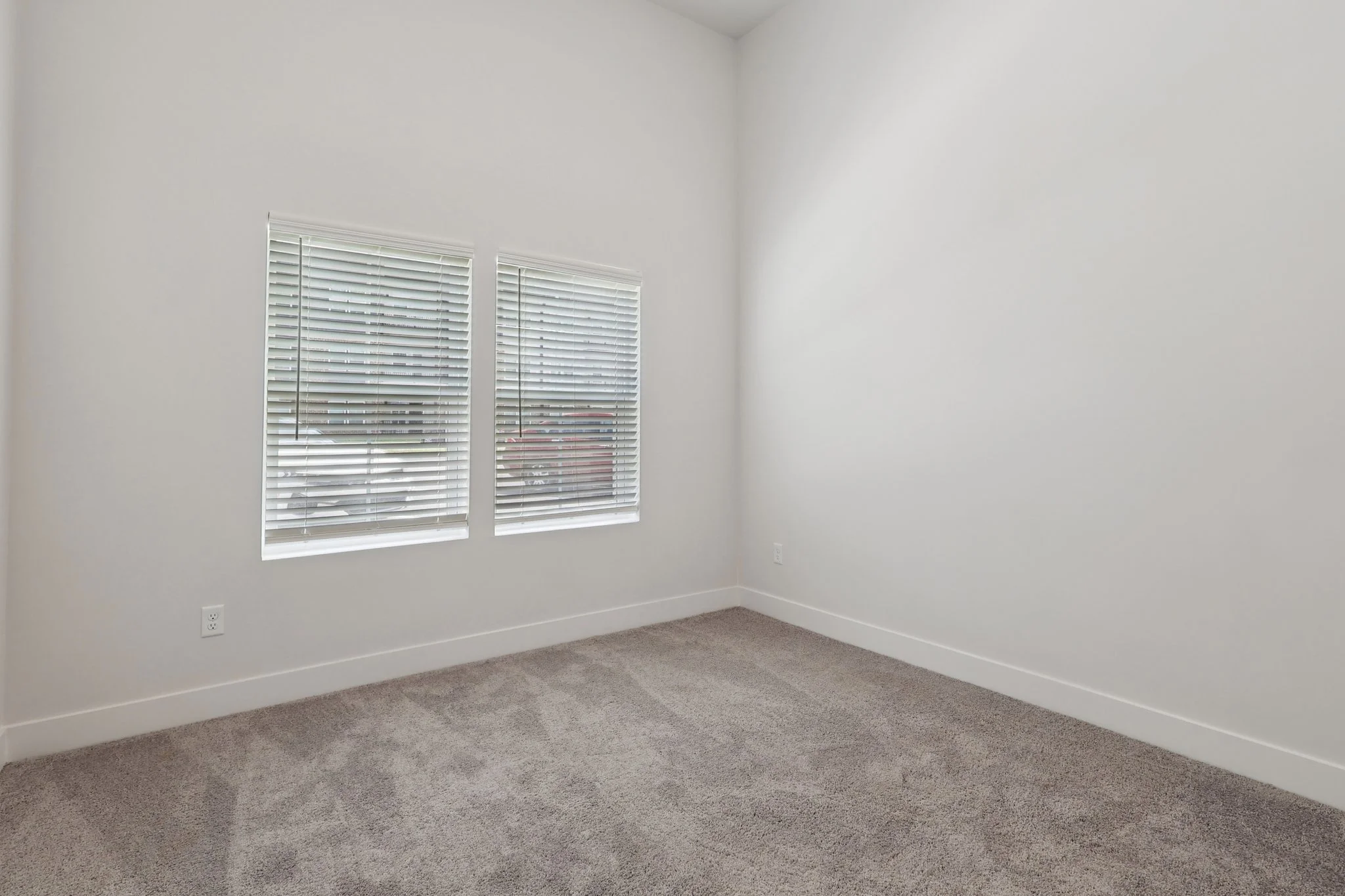 41-web-or-mls-1115 Ilium Avenue-2106-014.jpg