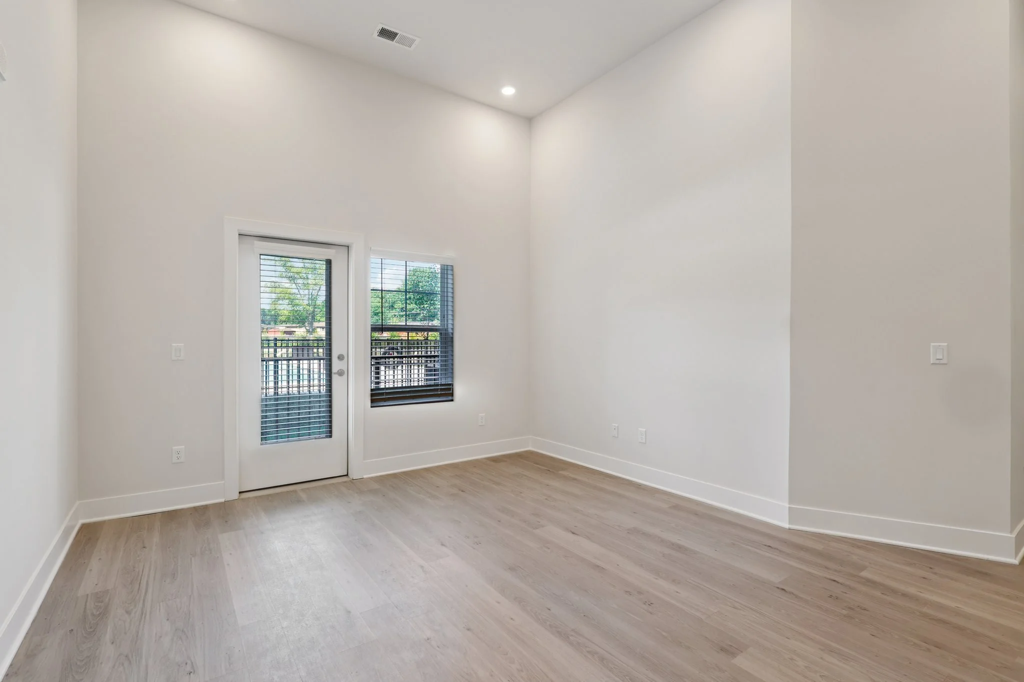 2-web-or-mls-1112 Ilium Ave-2106-002.jpg