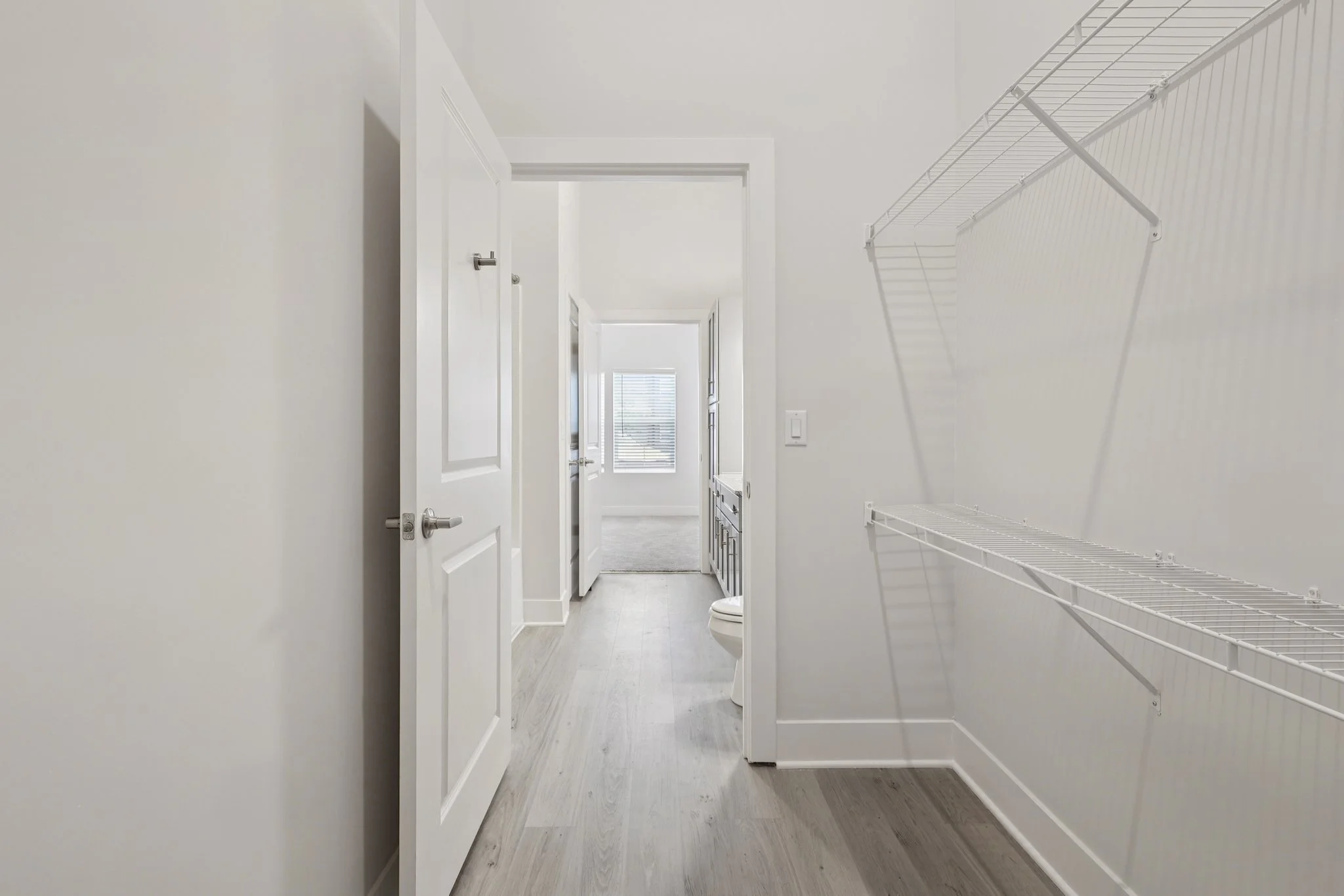 49-web-or-mls-1115 Ilium Avenue-2106-022.jpg