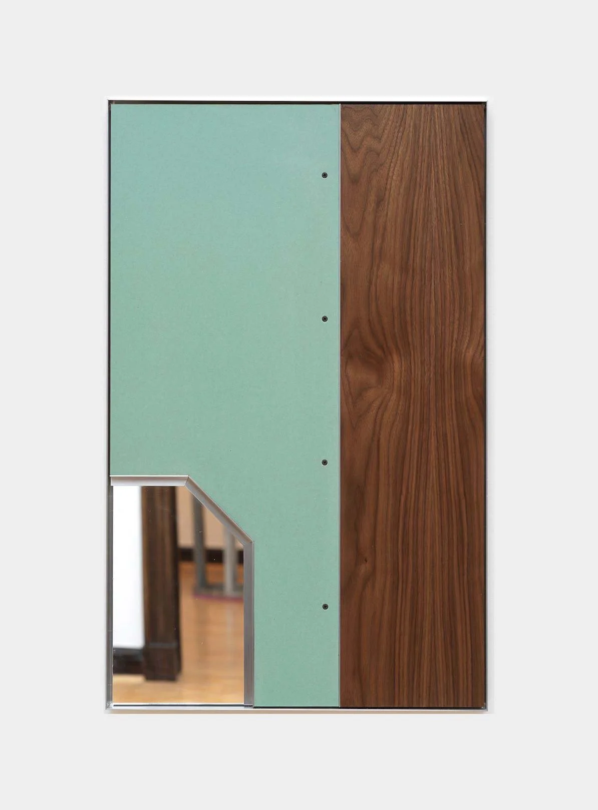 Stefan Knauf, Untitled, 2019,
Dry wall, mirror glass, walnut timber, steel, aluminium, 85 × 53 cm