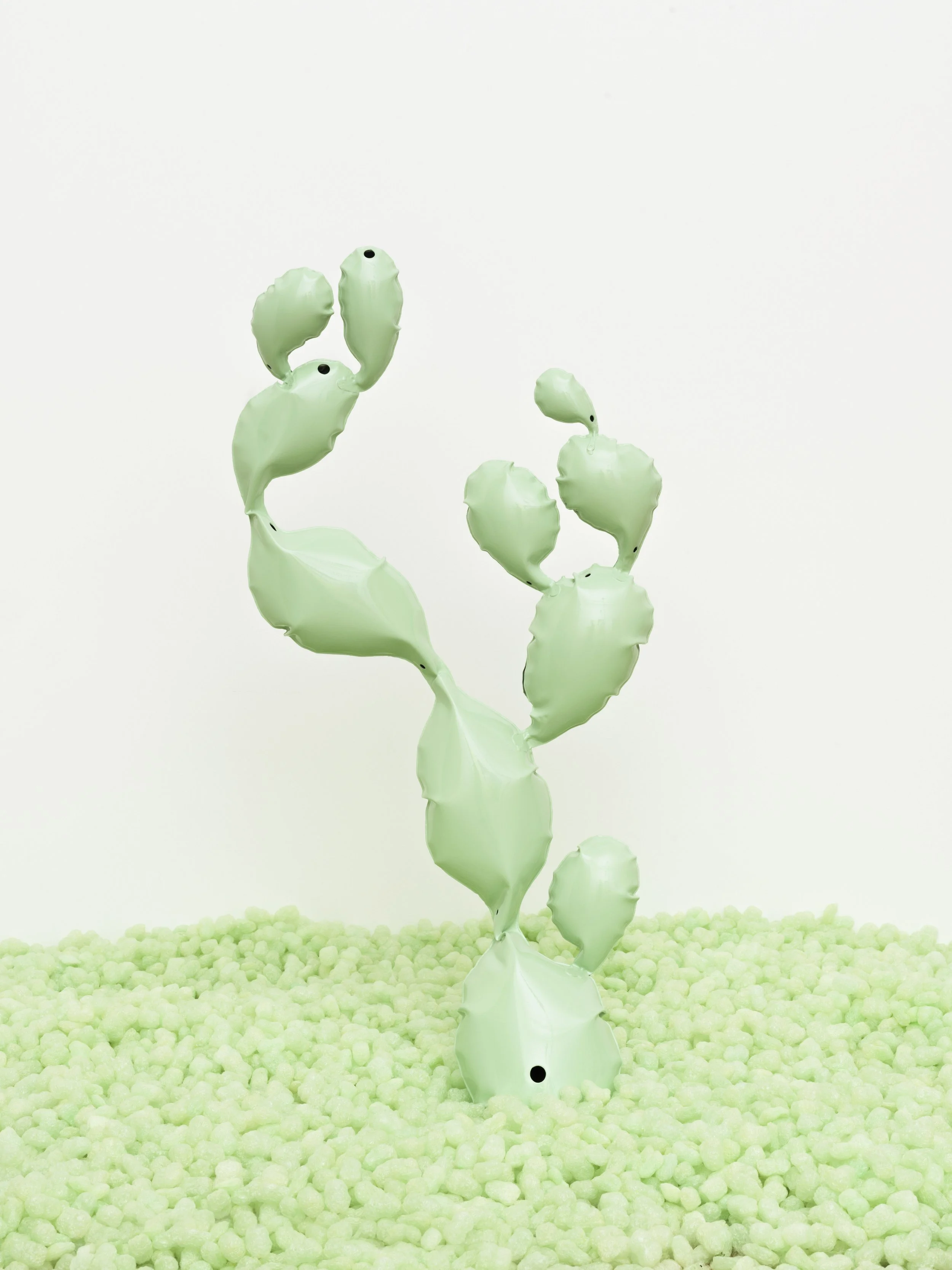 Stefan Knauf,
Green Cactus I, 2023,
Inflated steel, hot dip zinc galvanized, powder coated, 135 × 46 × 83 cm