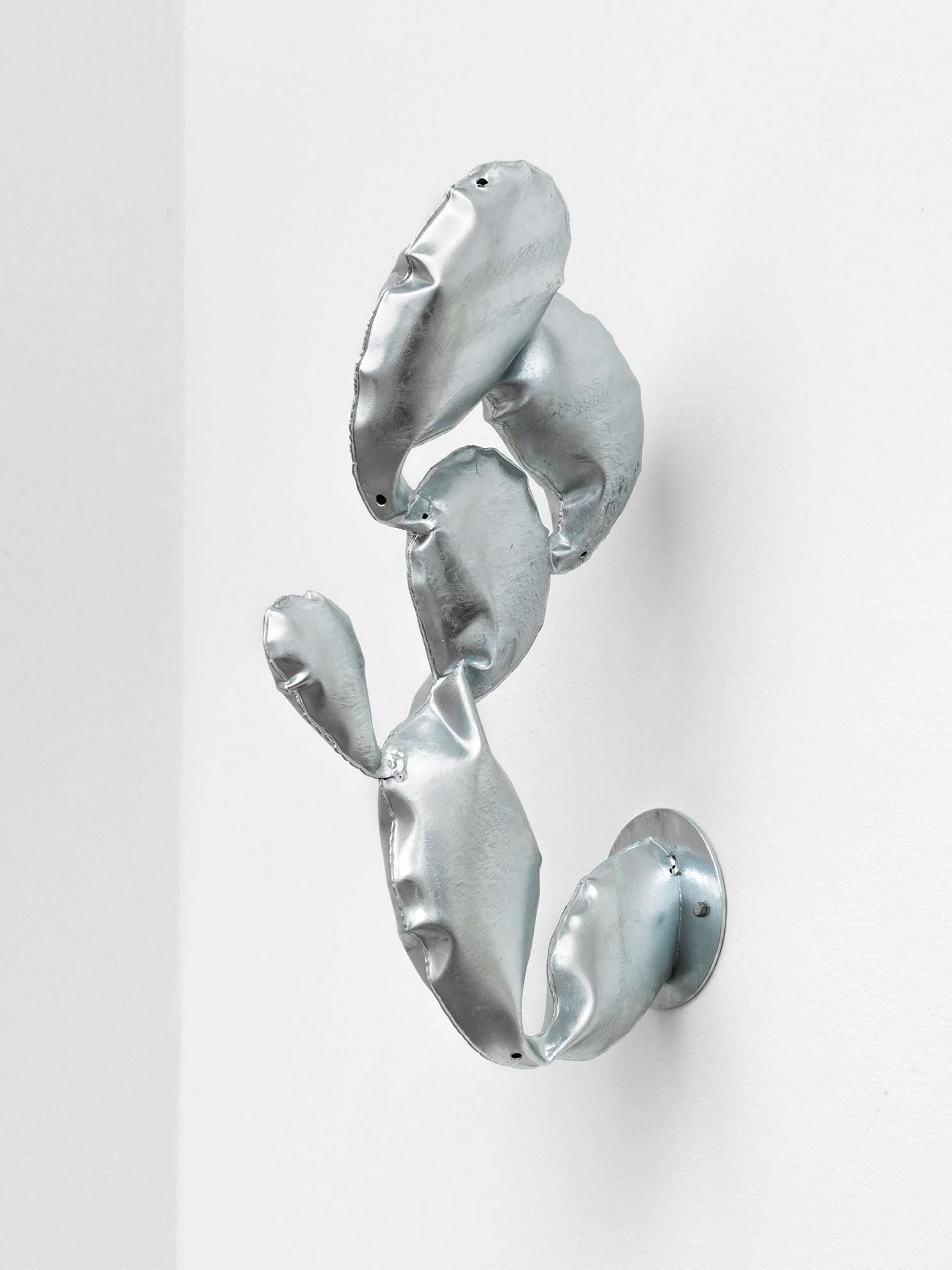 Stefan Knauf, Cactus VII, 2022
Inflated steel, hot dip galvanized,
52 x 27 x 14 cm