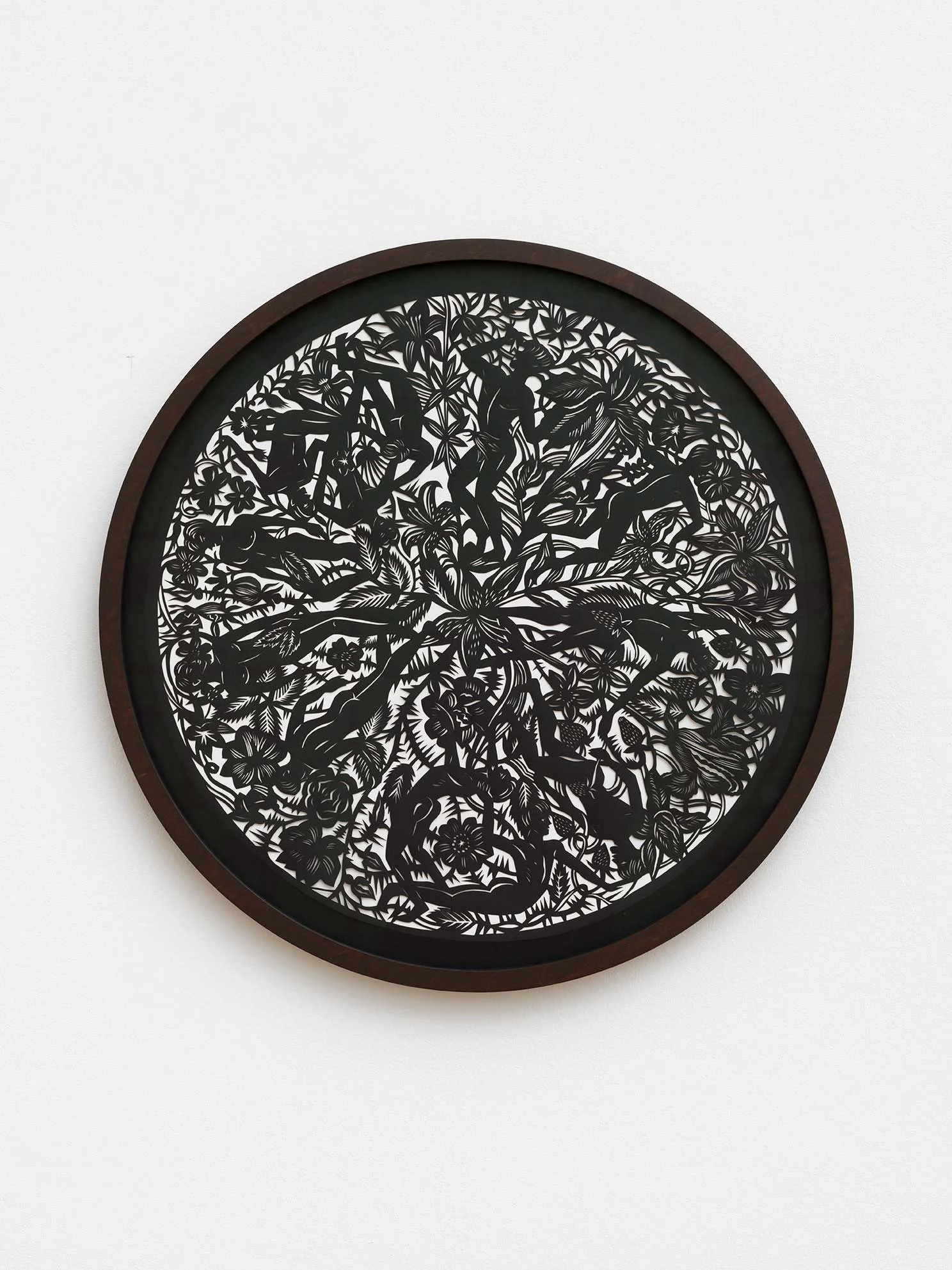 Sonja Yakovleva, Kinky Boys & Bad Girls II, 2022, papercut,
80 cm
