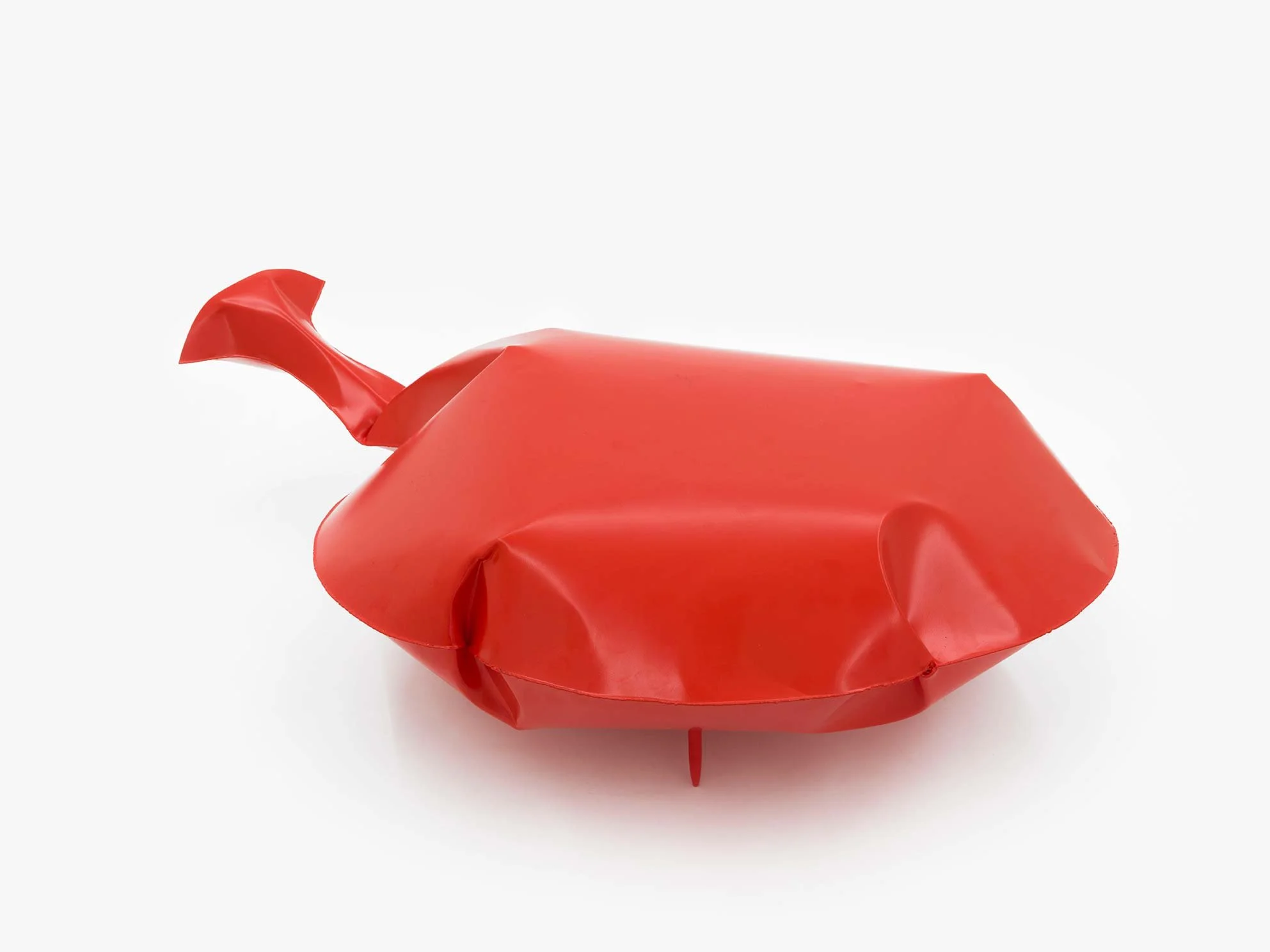 Stefan Knauf, Furzkissen I, 2022,
Powder coated steel, matt lacquered,
37 × 125 × 90 cm