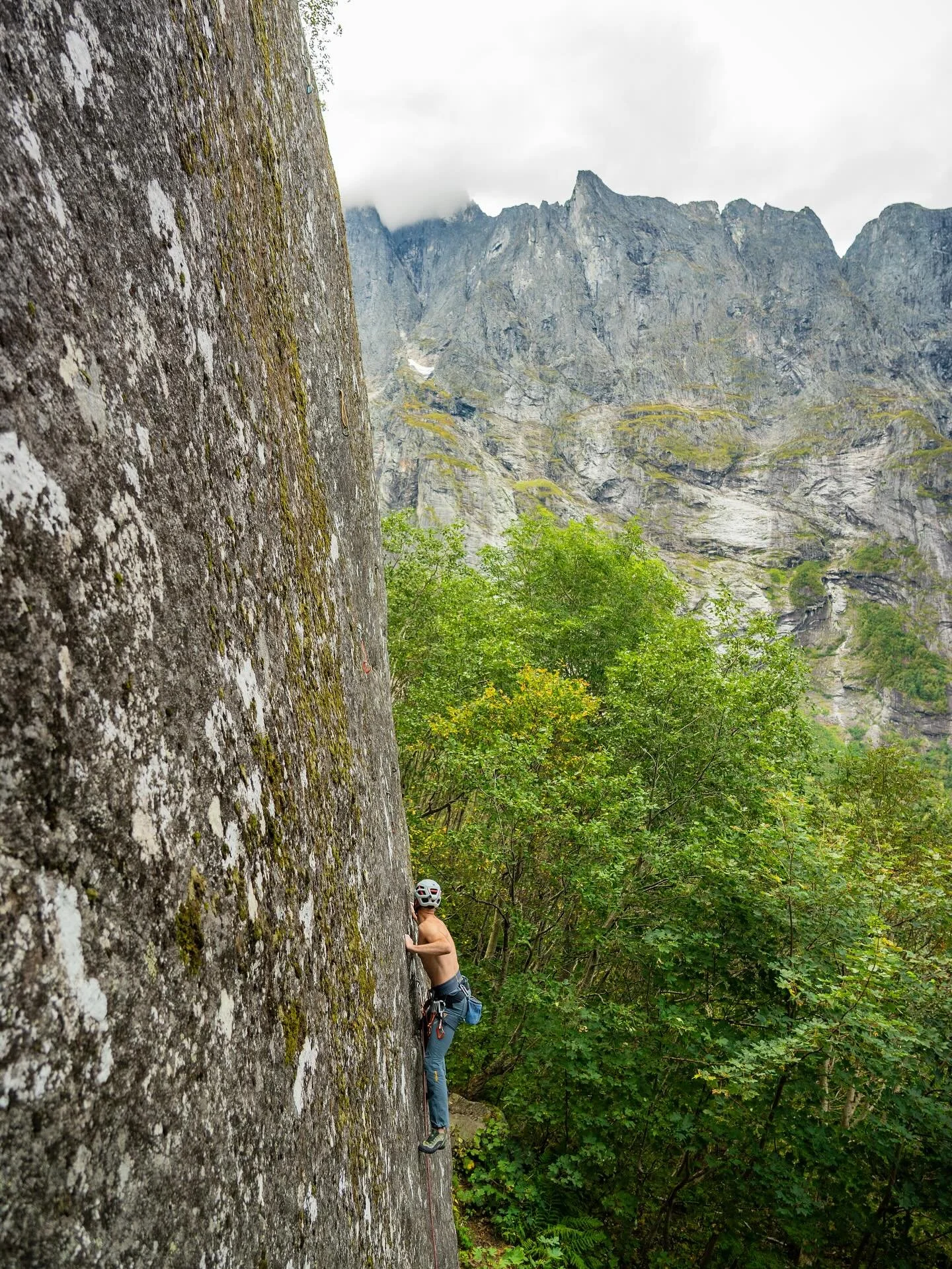 Litt romsdalsklatring sl&aring;r aldri feil🧌

#klatring #romsdalen #climbing