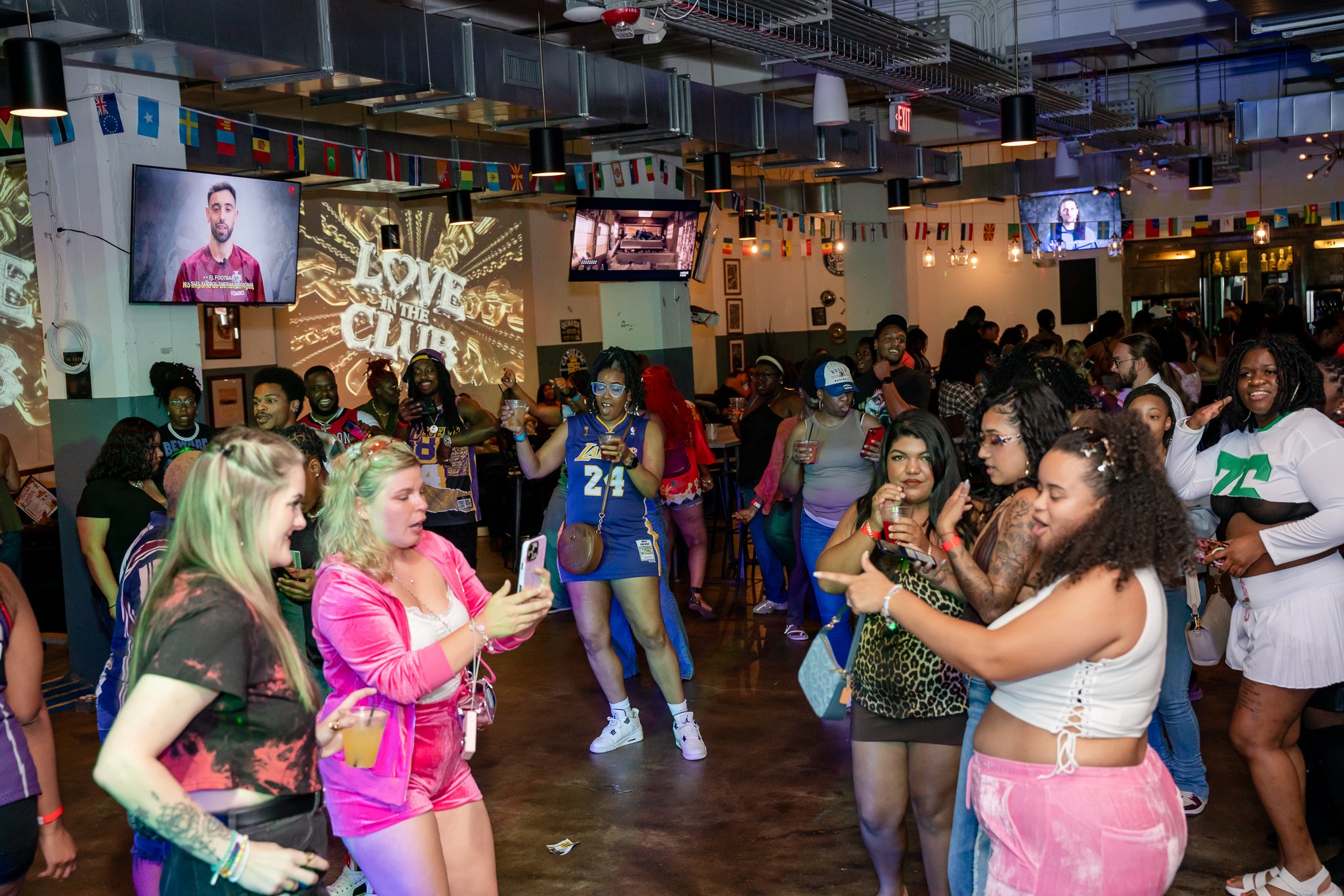 Loveintheclubws-19.jpg
