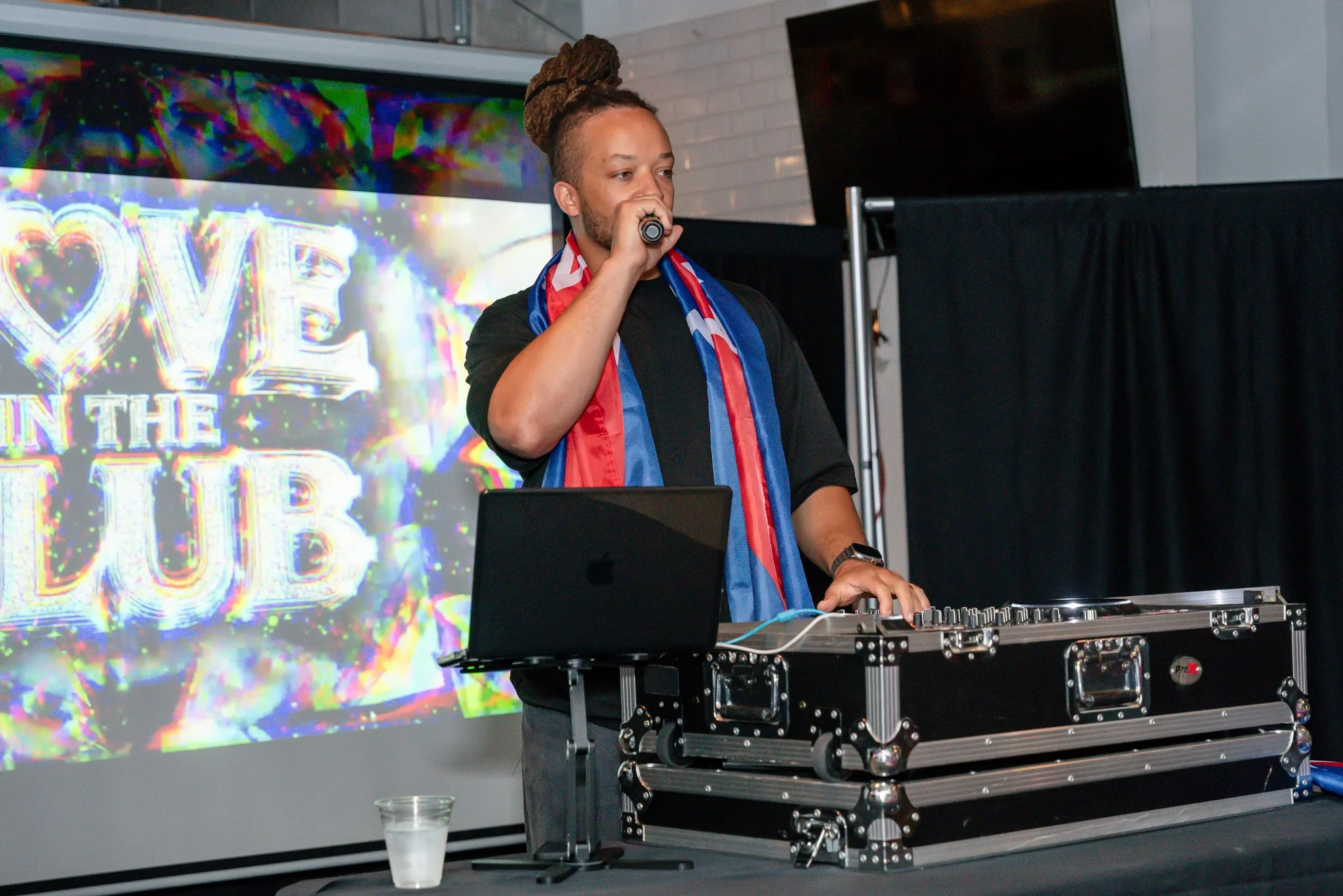 Loveintheclubws-10.jpg