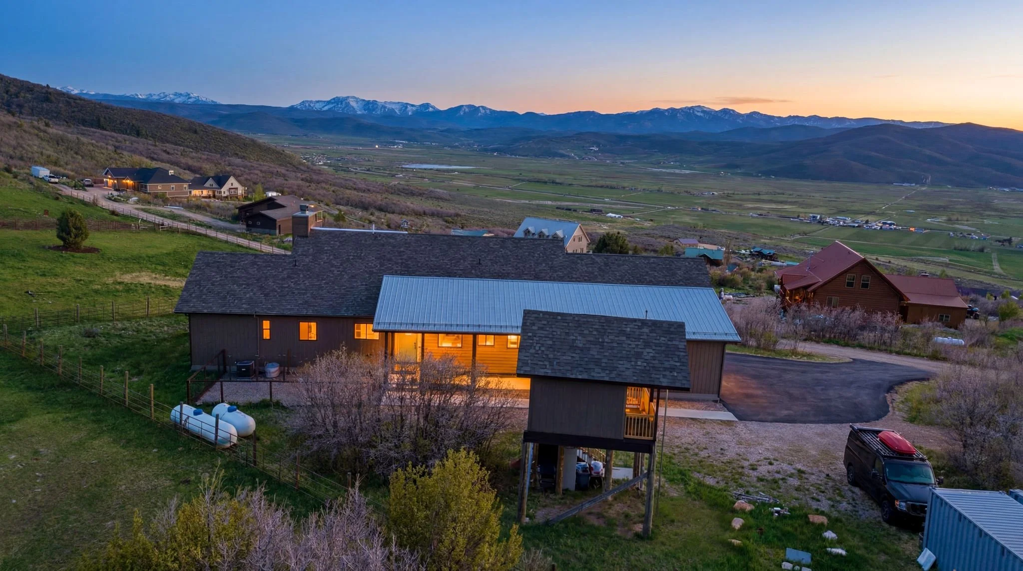 80_VT01_DJI_20260515124950_0168_D_twilight_fea53c51_7ddd52c9.jpg