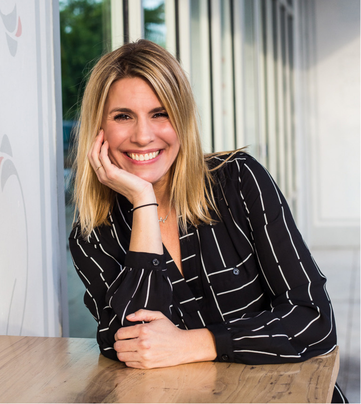 Smiling portrait
Professional portrait of a smiling therapist and coach in a bright, relaxed setting