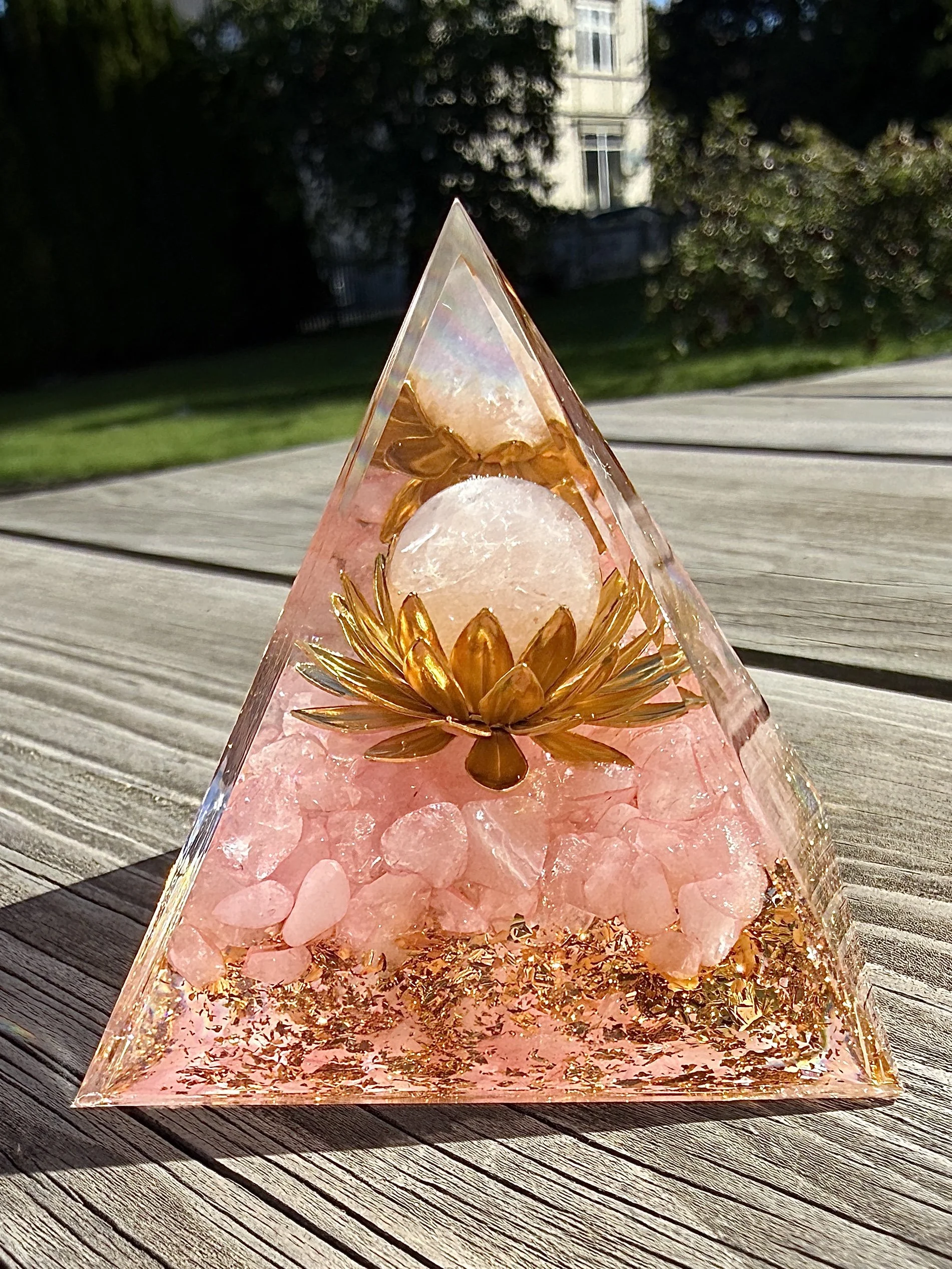 Pyramide med Rosenkvarts
